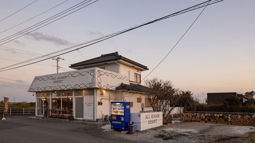 【フロント棟】関東を代表する絶景九十九里浜（千葉県）の海岸沿いにございます。