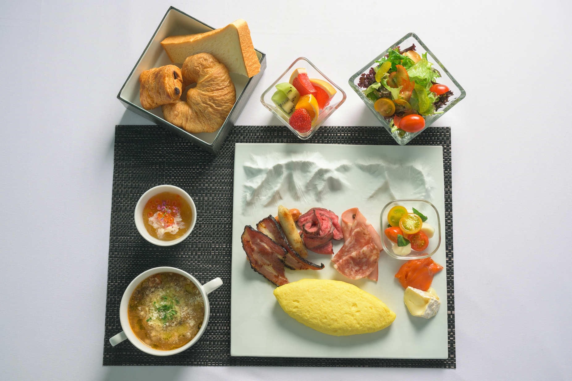 【夏期スタンダード】ニセコひらふのラグジュアリーなライフスタイルホテルで至福のひととき（朝食付き）