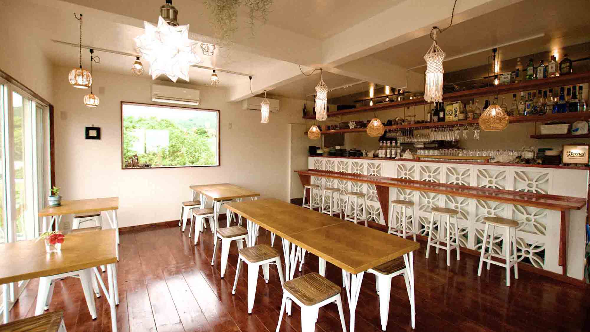 ・【飲食店／南国ごはんじーなー】ゆったりと過ごす贅沢な島時間。島の恵みを活かした南国ご飯が味わえます