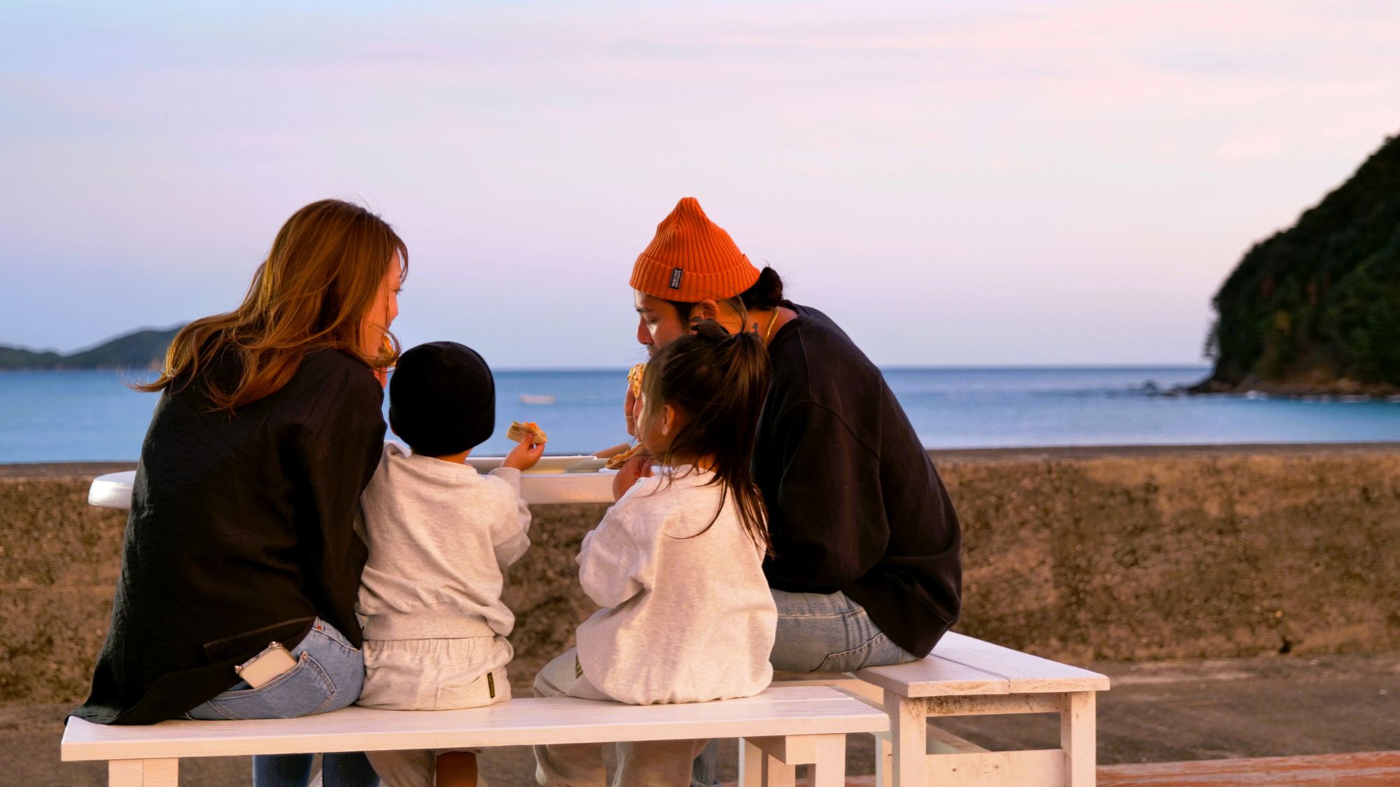 家族みんなで海を眺めながらゆったりとした楽しい時間を過ごせます。