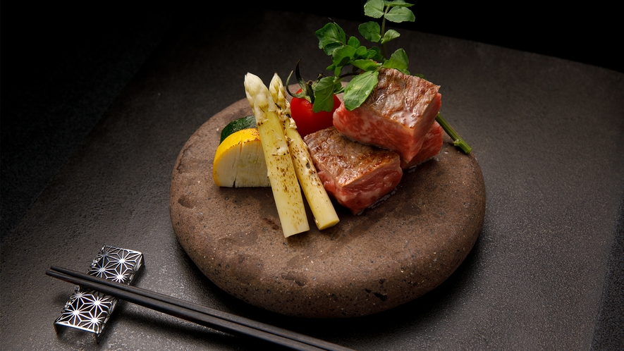 【夕食】季節の牛肉の石焼※料理一例