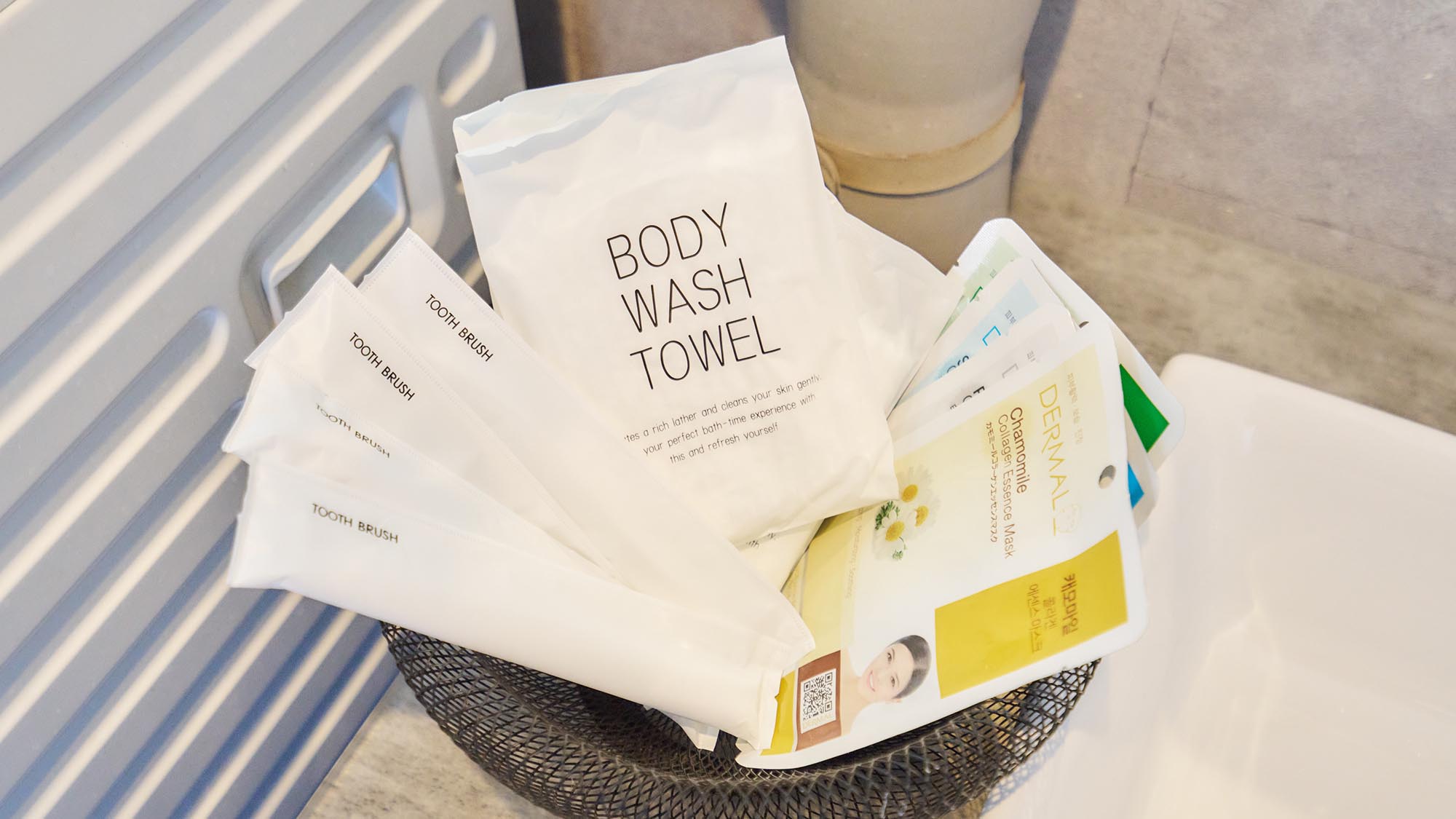 ・【Type i／アメニティ】歯ブラシ・ボディタオルのほか、フェイスマスクも完備しております