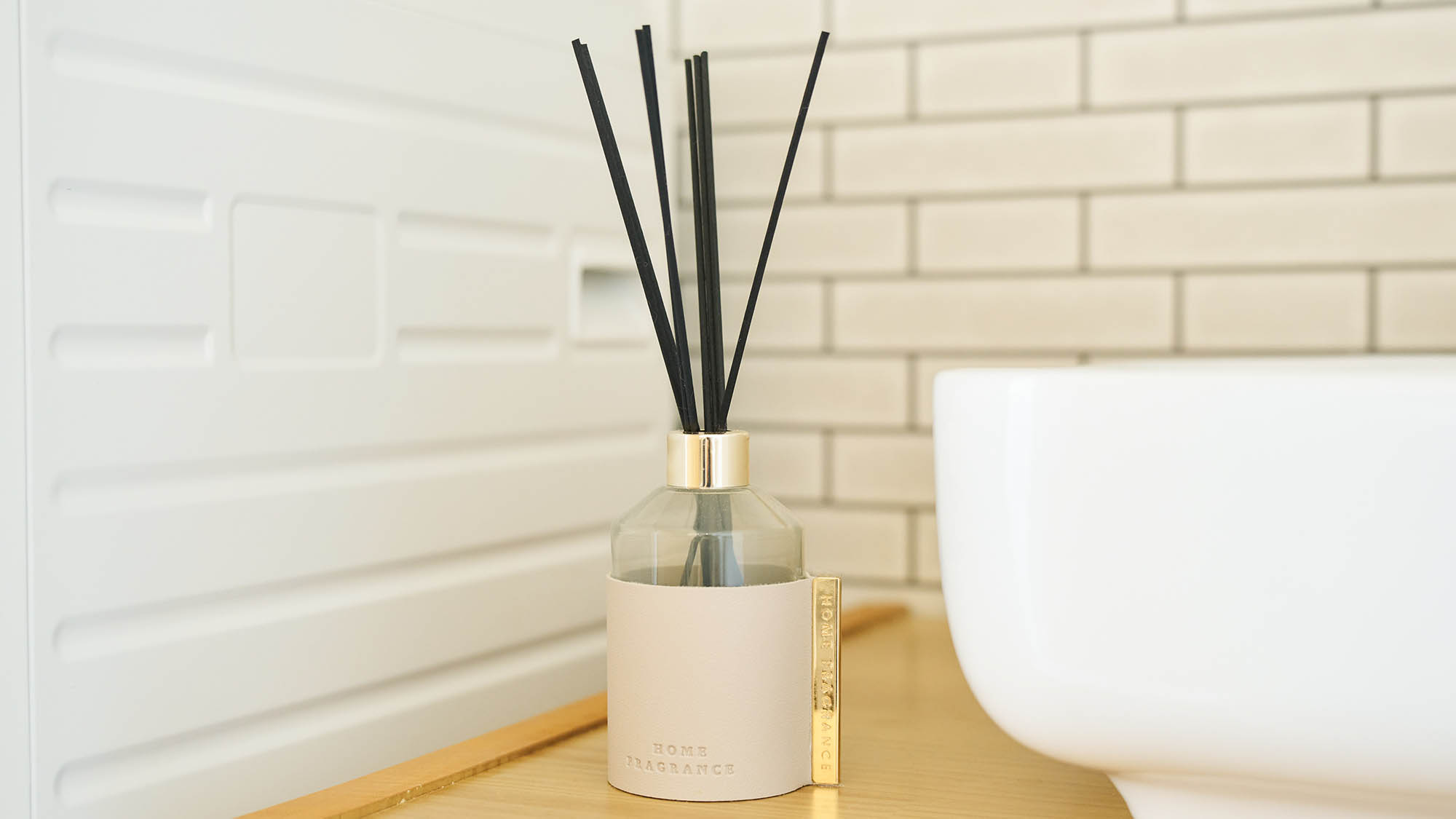 ・【Typeⅱ/設備】洗面台にはフレグランスを設置。一日の始まりを爽やかに彩ります