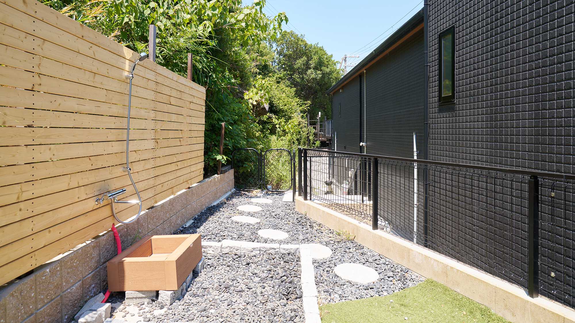 ・【Typeⅱ/庭】庭にシャワー完備。ペットの散歩後に室内を汚す心配もありません