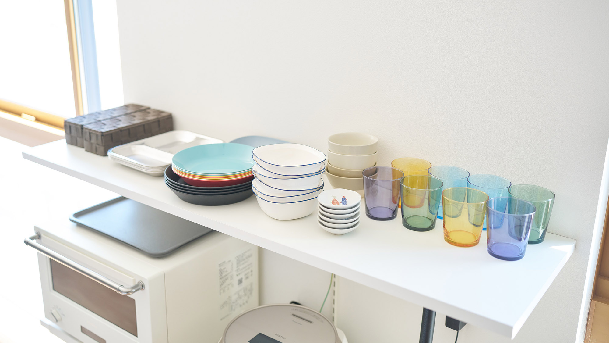 ・【Typeⅱ/設備】コップやお皿は豊富にご用意。長期滞在でも安心してお過ごしいただます