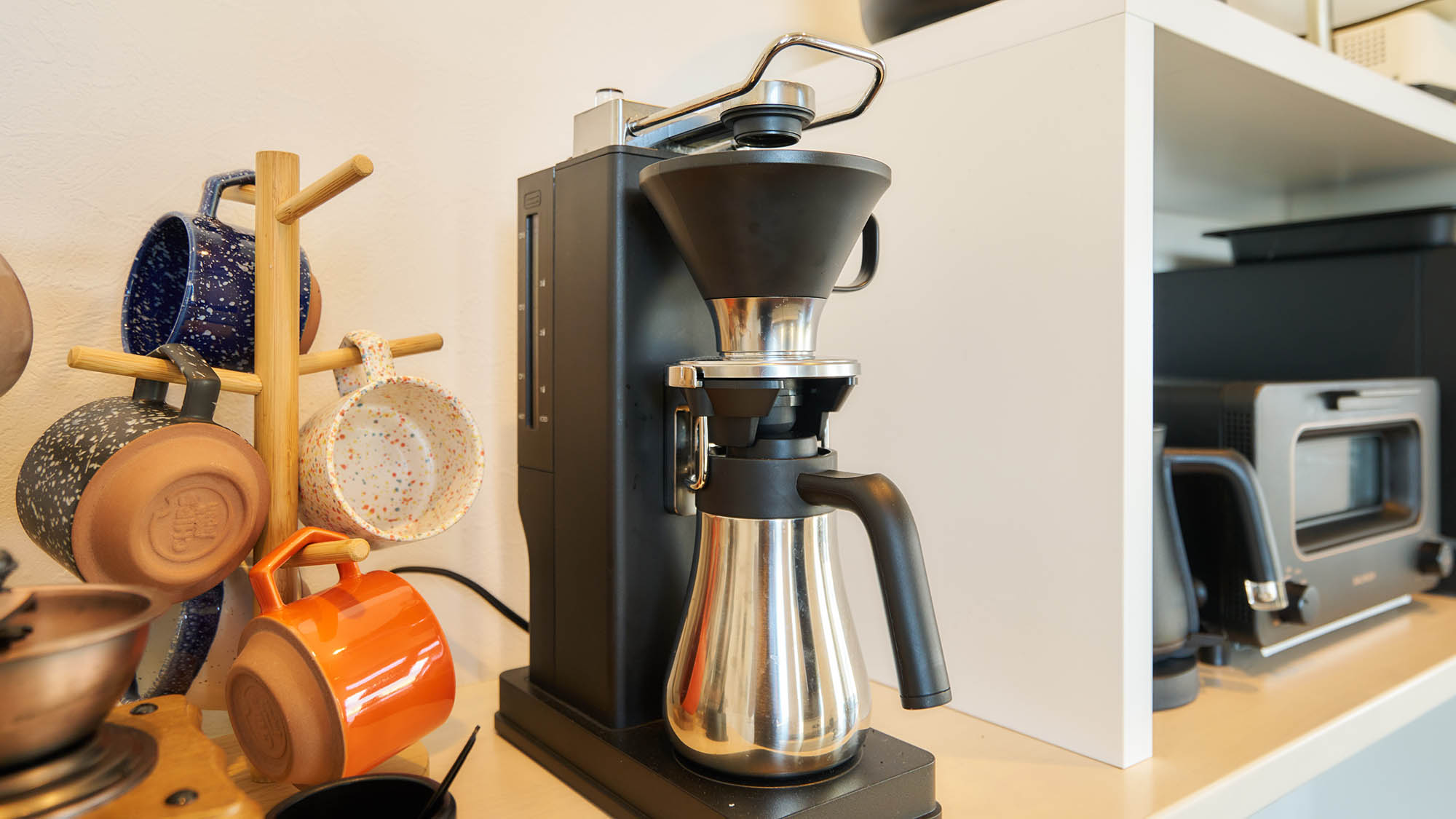 ・【Type i／キッチン】目覚めの一杯、食後の一杯に淹れたてのコーヒーをお楽しみいただけます