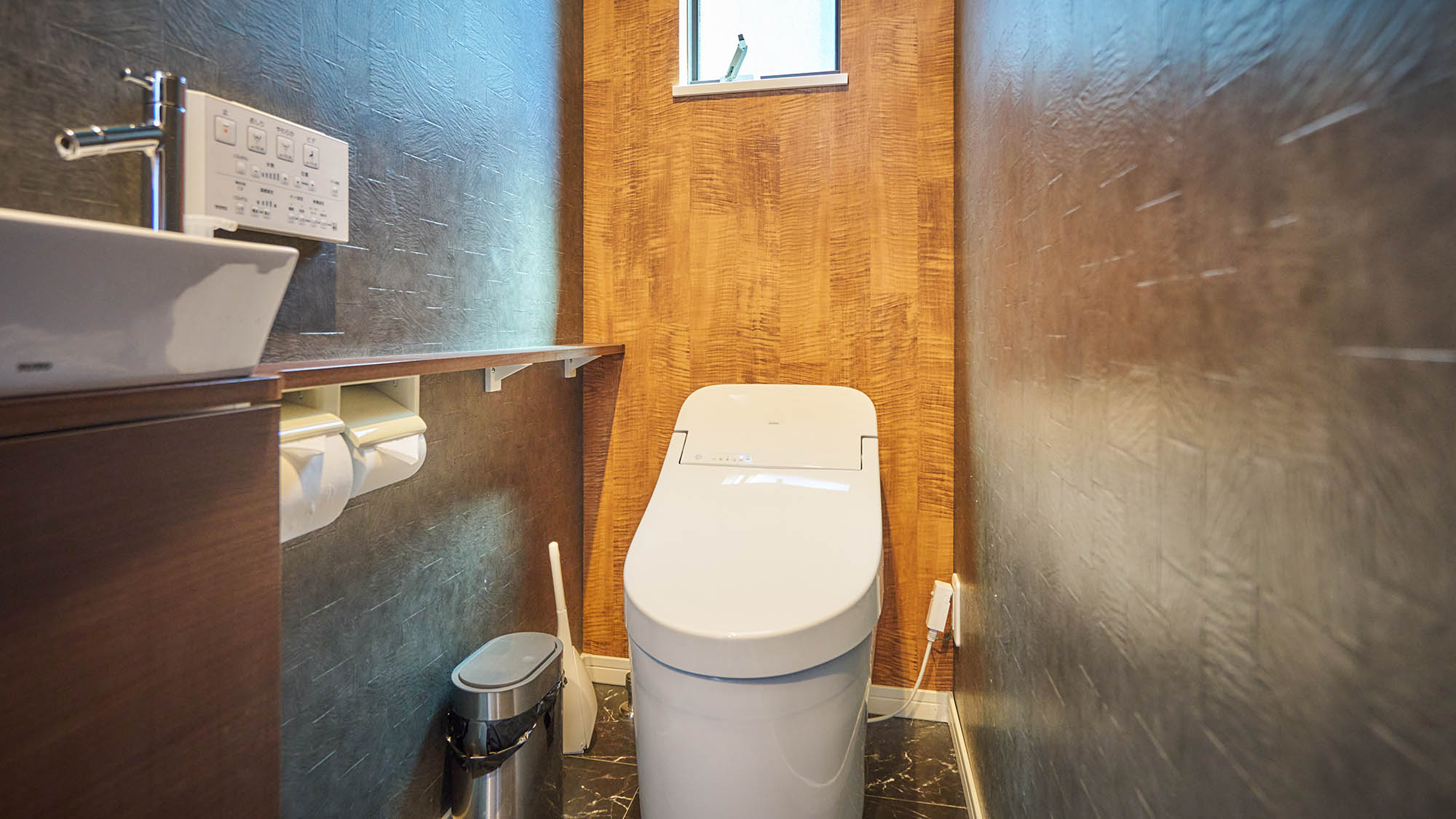 ・【Type i／トイレ】トイレには温水洗浄機能がついており、快適にご利用いただけます