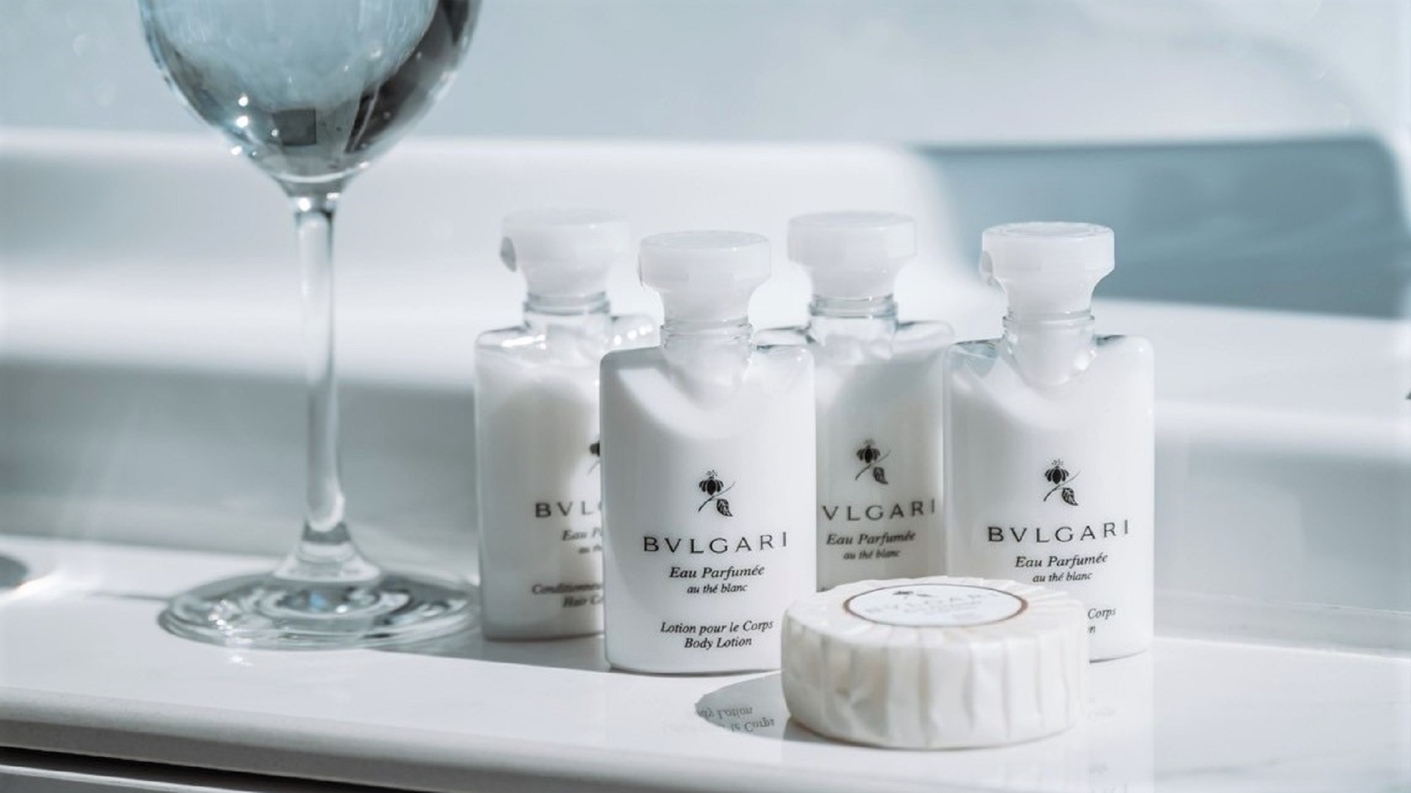 スイートタイプのバスアメニティ「BVLGARI」ホワイトティシリーズ