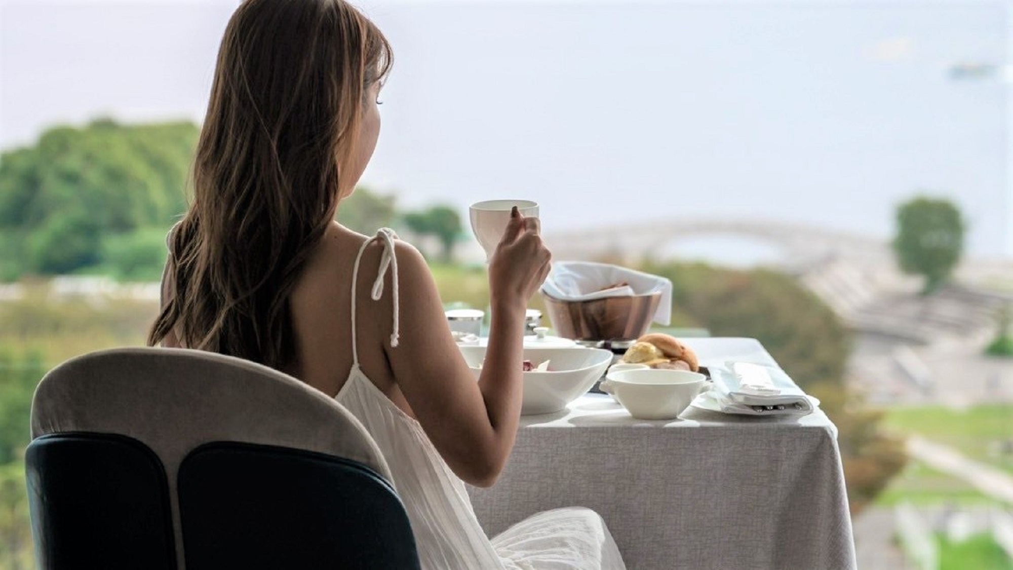 インルームダイニングお食事風景　※イメージ