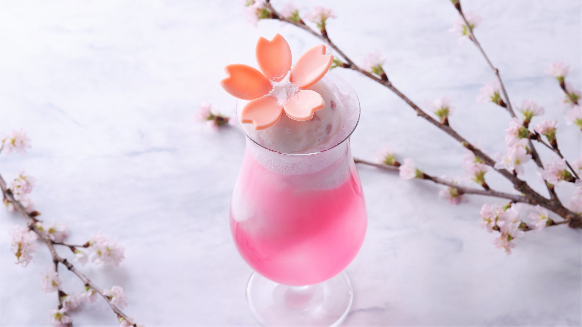 さくらクリームソーダ　3月16日～4月15日まで提供予定　※イメージ