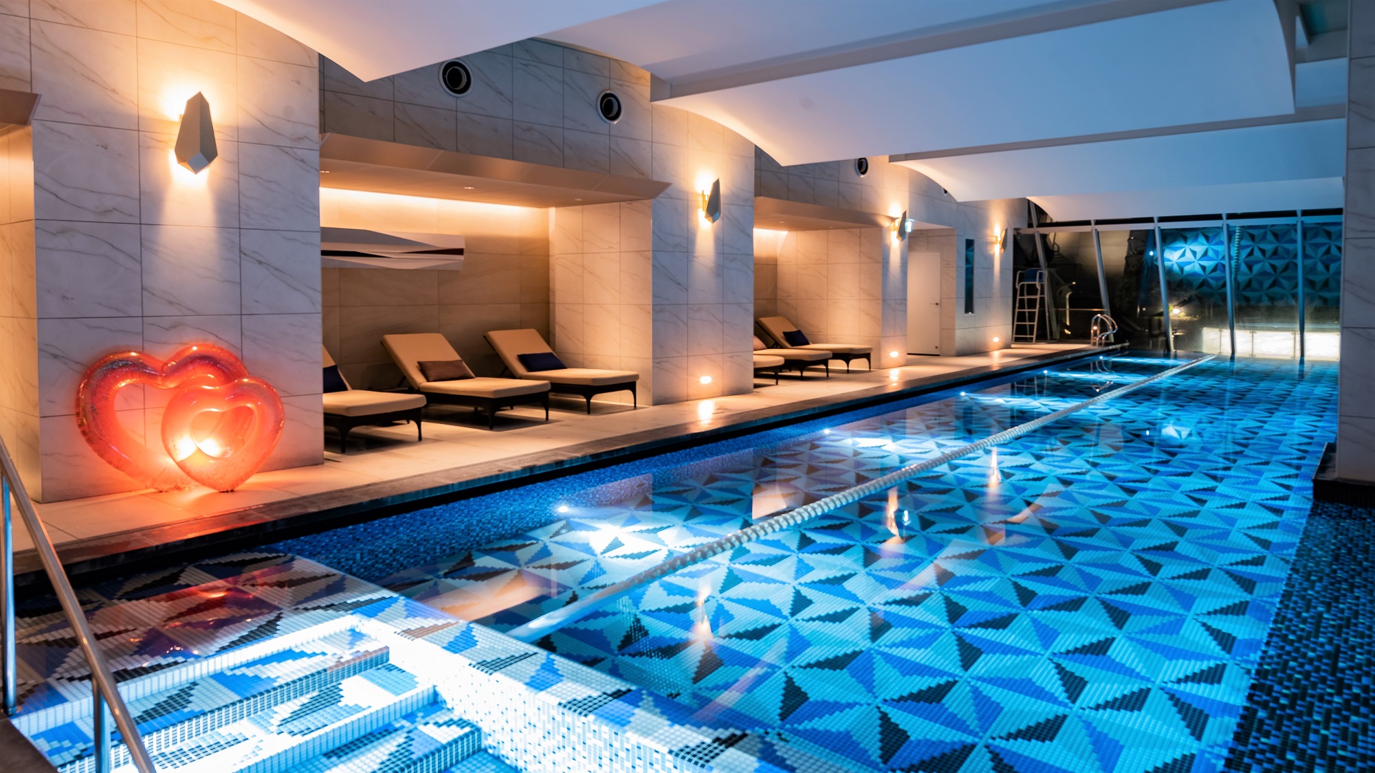 プライベートナイトプールイメージ（22:15-23:00）　※要予約 / お子様含め1組10名様まで