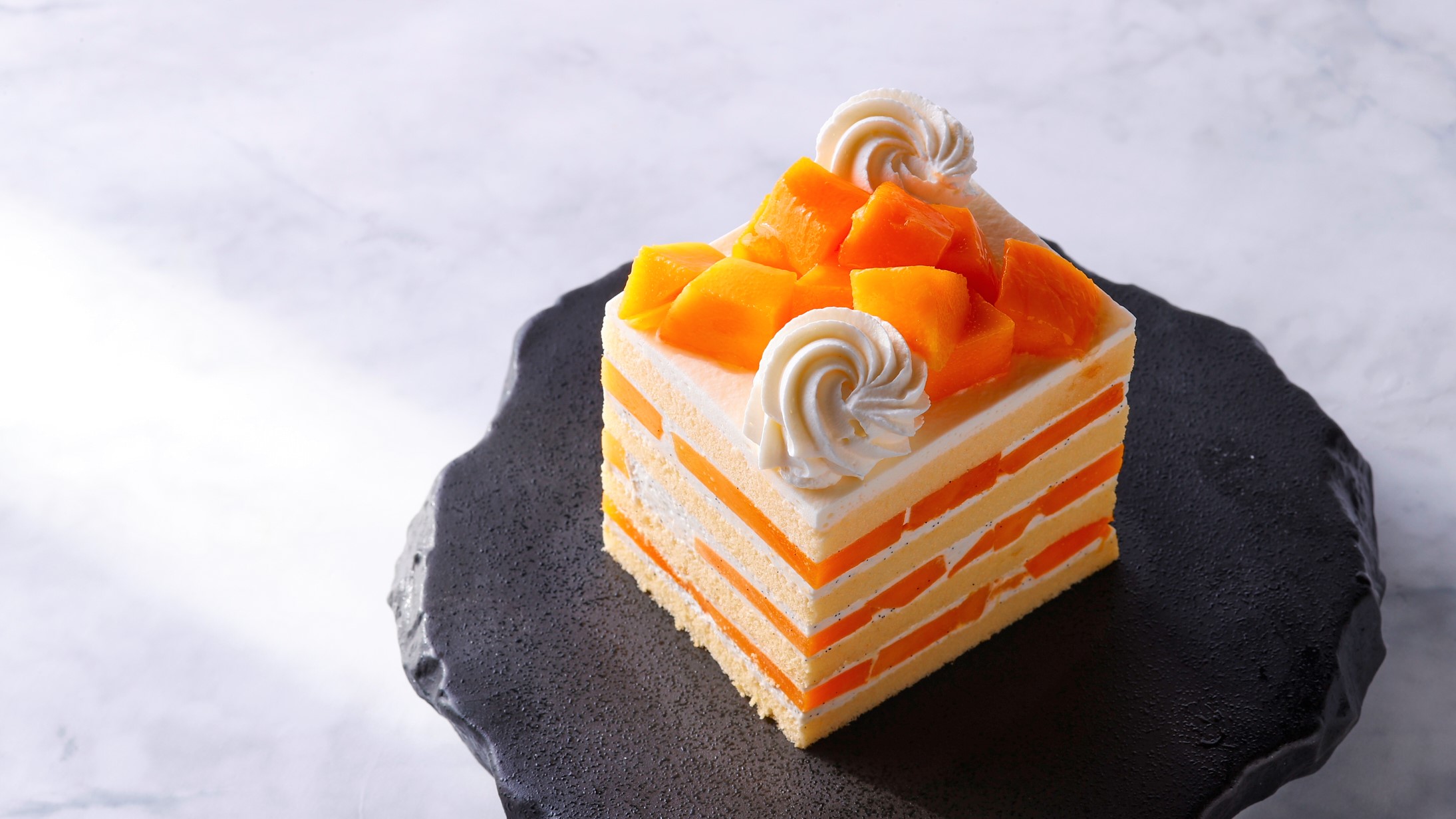 宮崎県産マンゴーのプレミアムショートケーキ　5月1日～なくなり次第終了