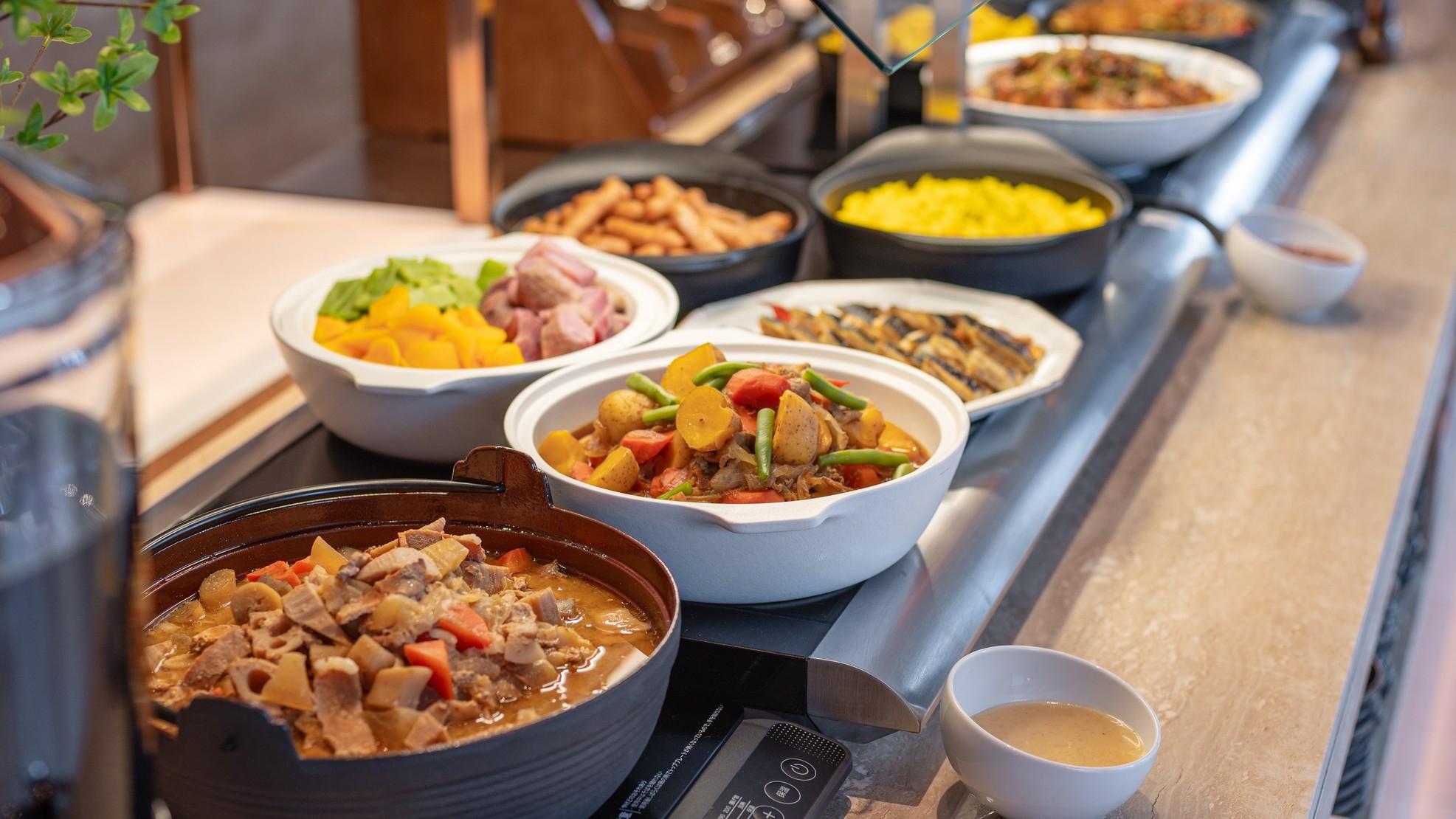 心と体が求める食べあわせを楽しむ　新鮮野菜と厳選素材の日替わりビュッフェ（朝食付）