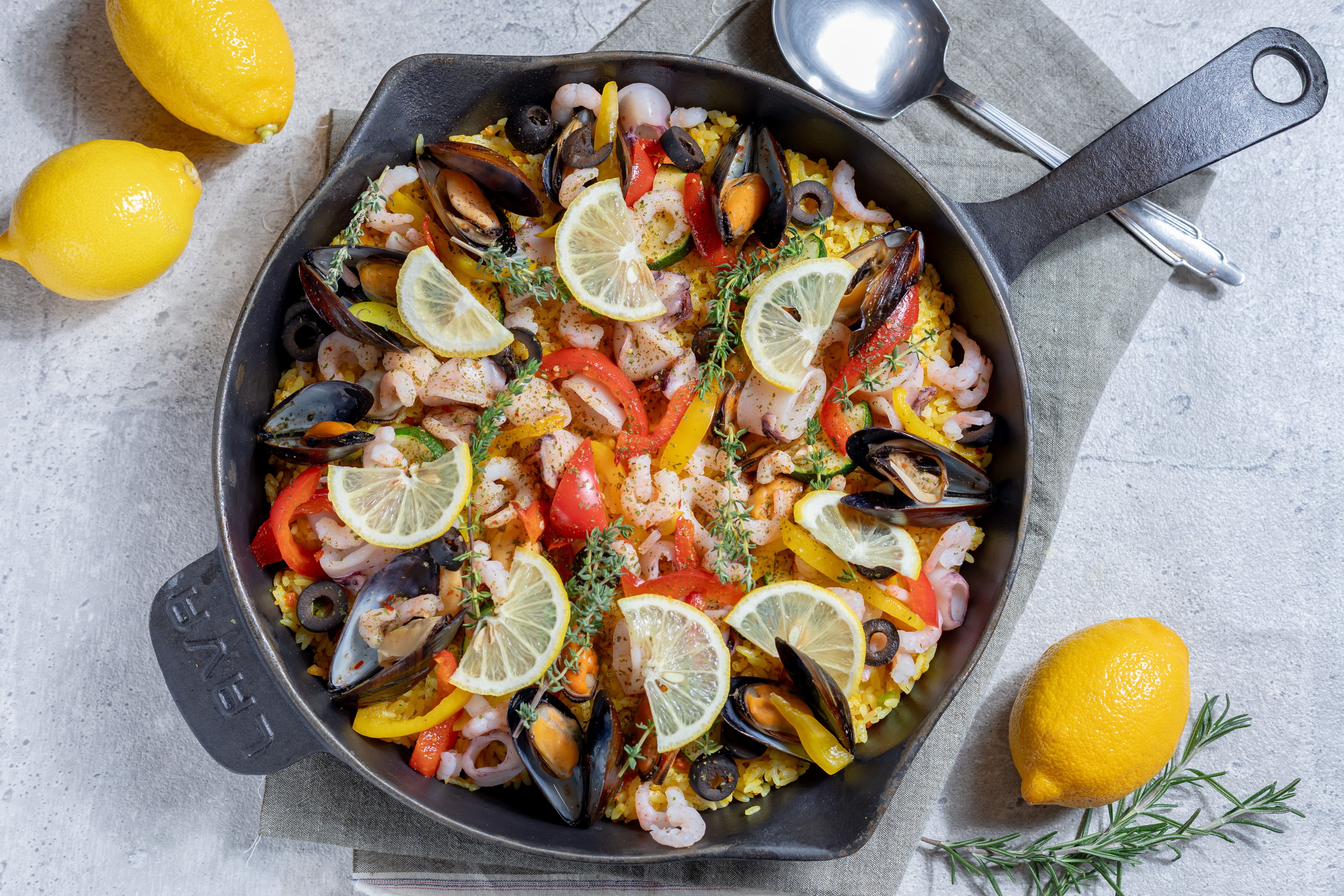 北海道産真イカを使ったパエリア