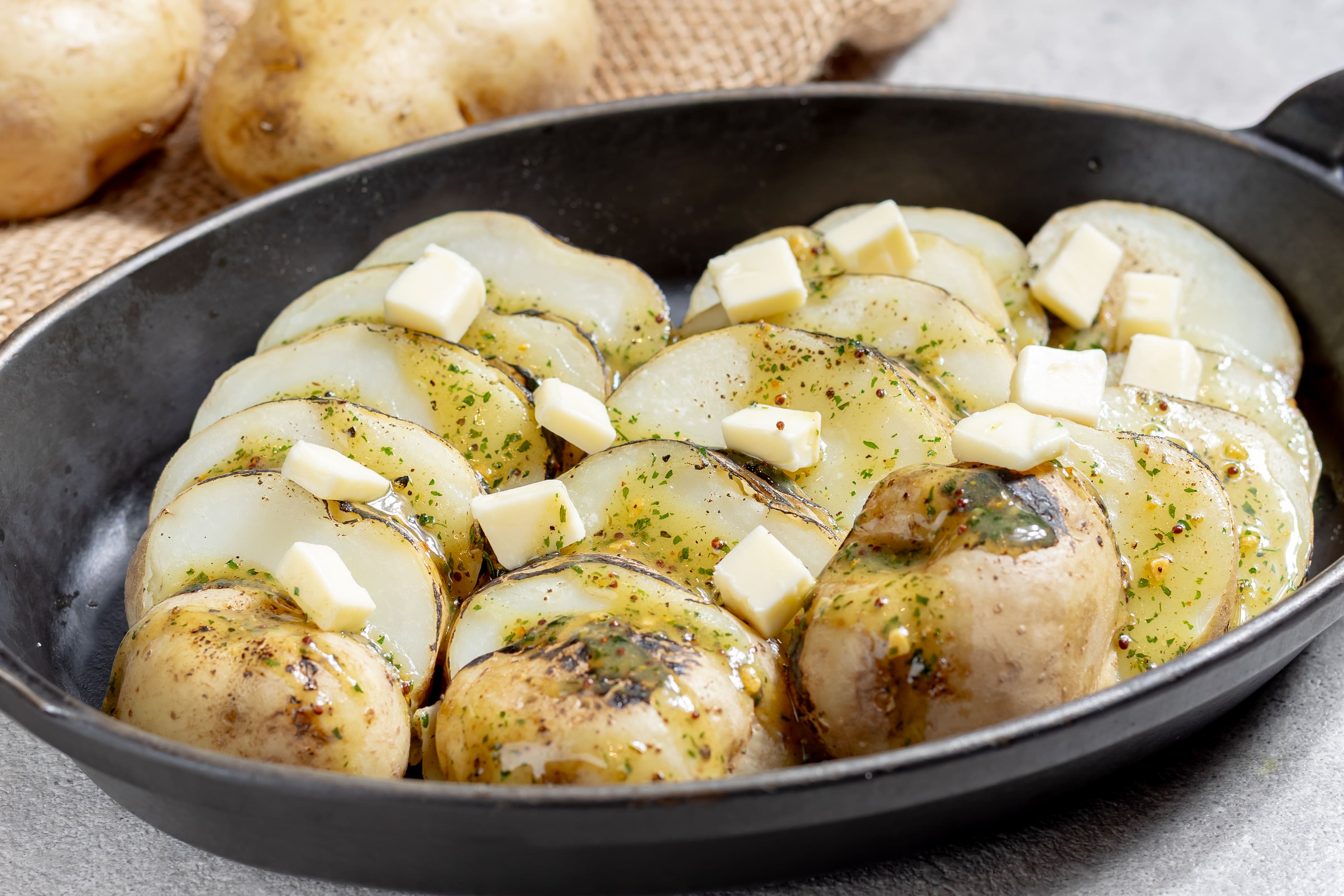 北海道定番じゃがバター　塩辛をのせたら更に◎