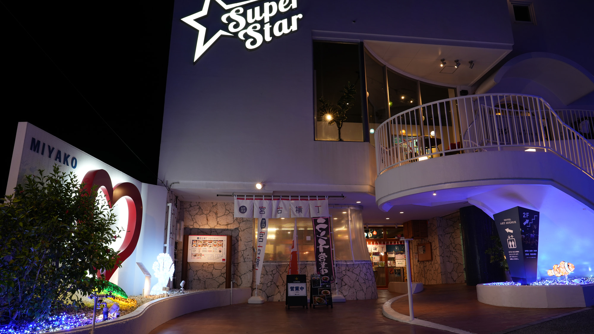 1F宮古横丁エントランス2Fホテルフロント