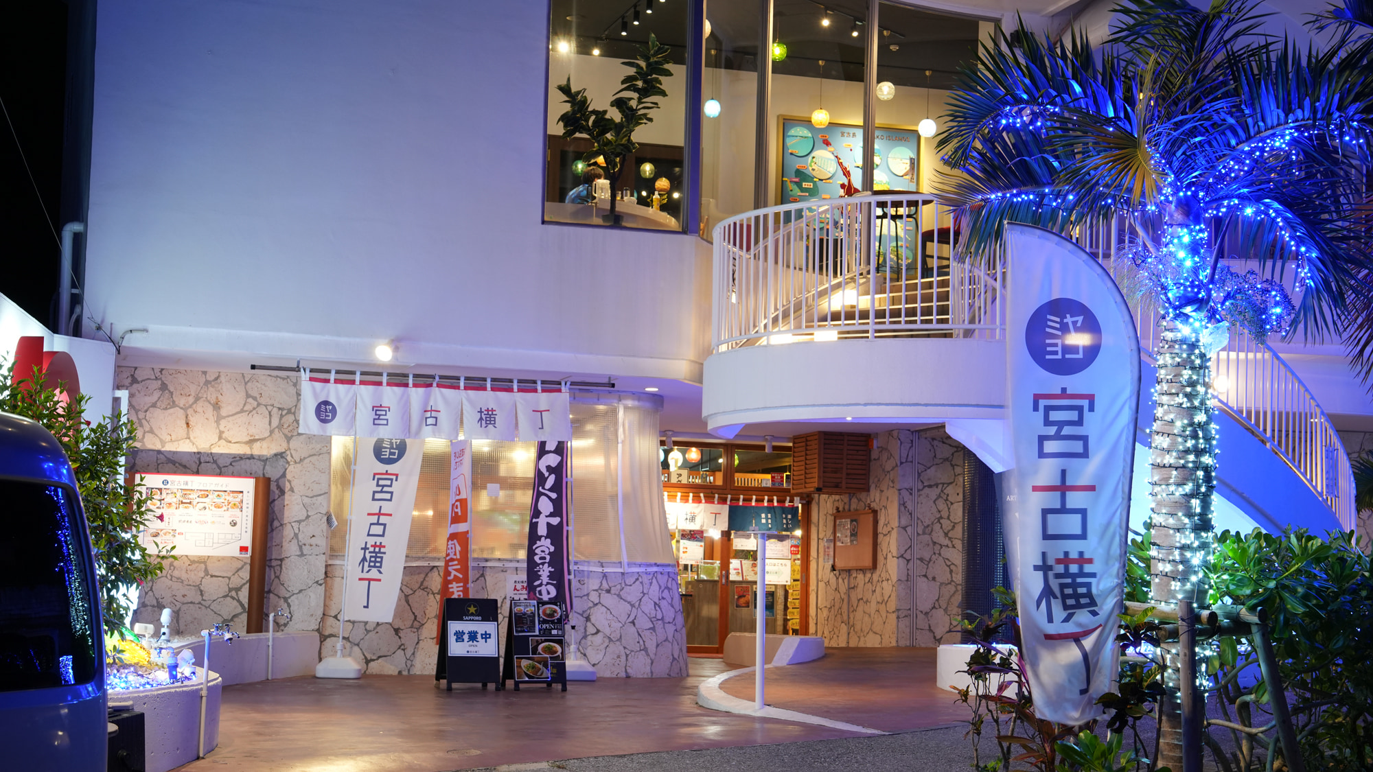 1F宮古横丁エントランス2Fホテルフロント