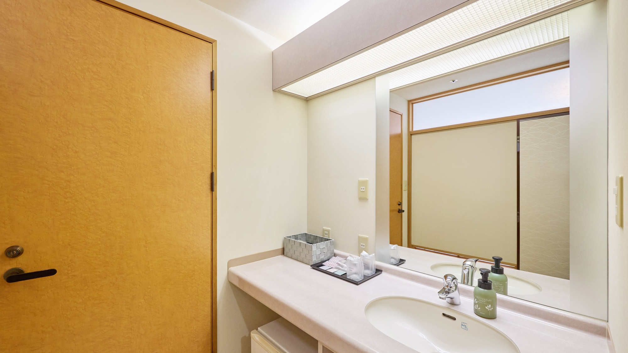 ・【和室6畳】トイレと洗面台付きで、快適にご利用いただけます