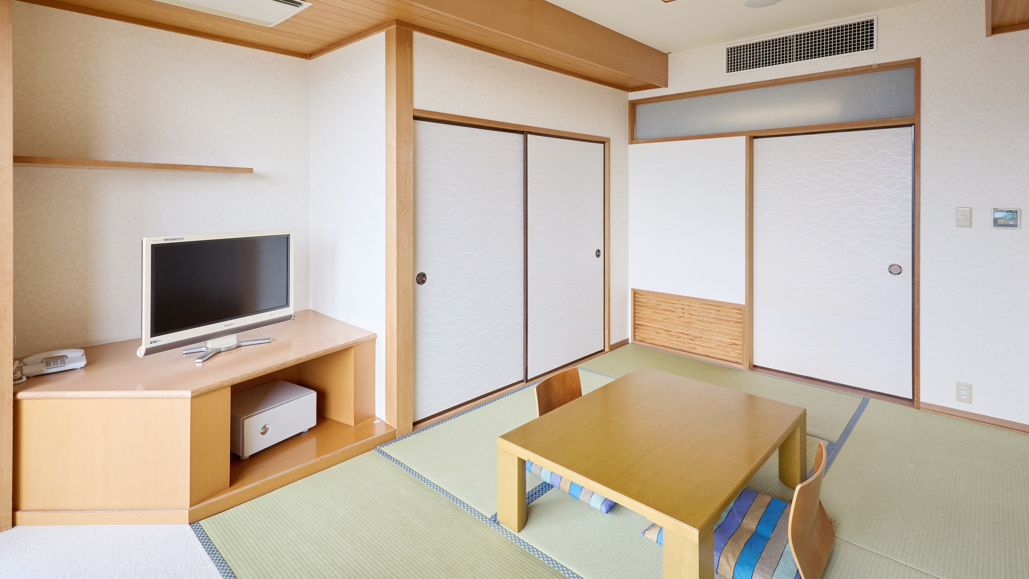 ・【和室6畳】布団は最大2組まで敷けるためご夫婦、ご友人同士、カップルにおすすめです