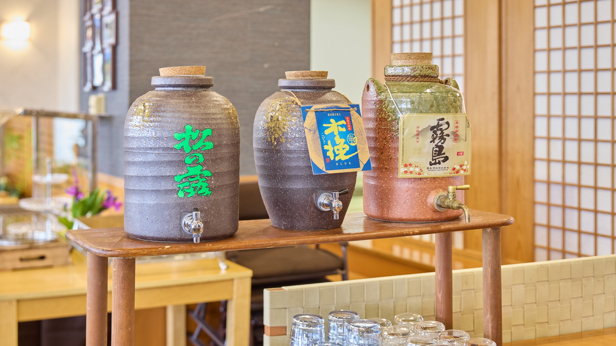 ・【夕食バイキング　イメージ】霧島をはじめ宮崎名産の焼酎をお楽しみください