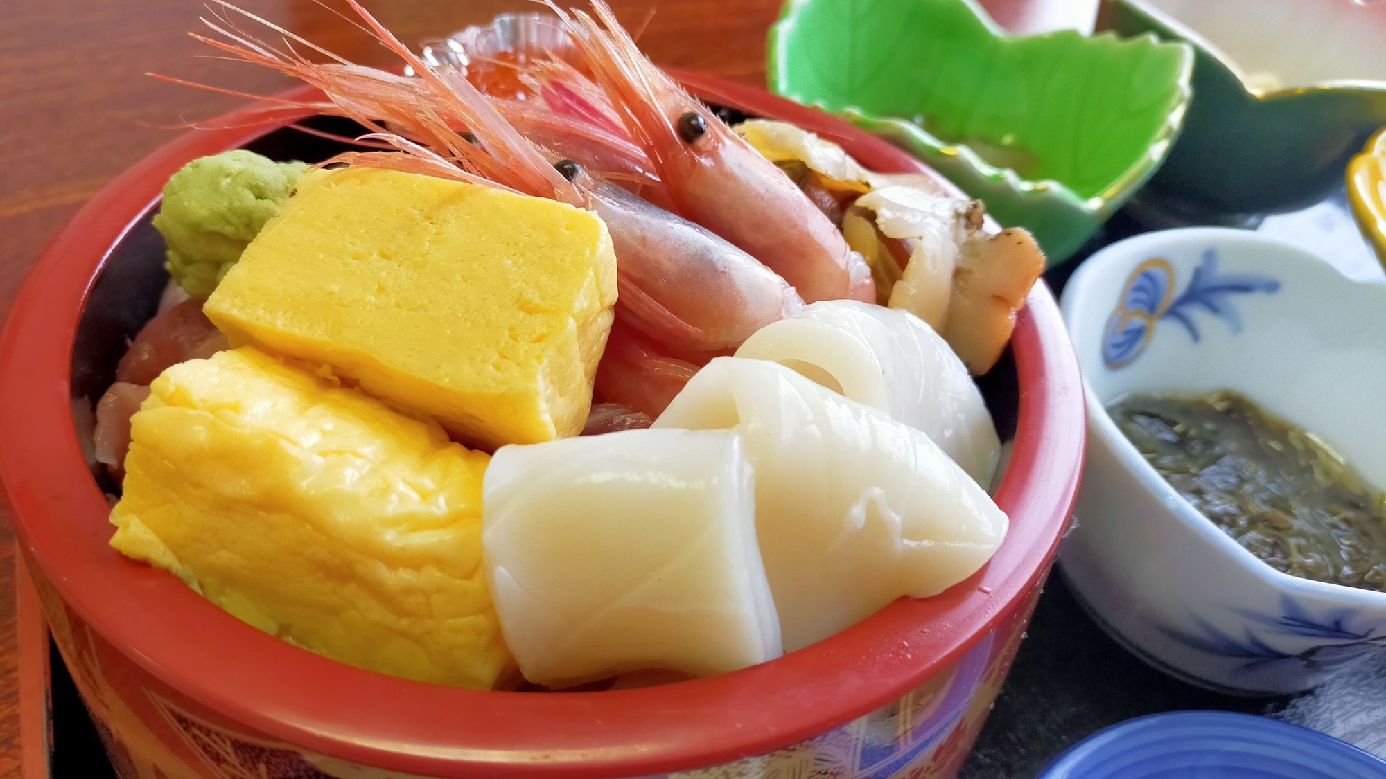 【夕食はとれたて佐渡の海鮮丼】（2食付）観光にもビジネスにもOK！【全室無料WiFi】【駐車場無料】