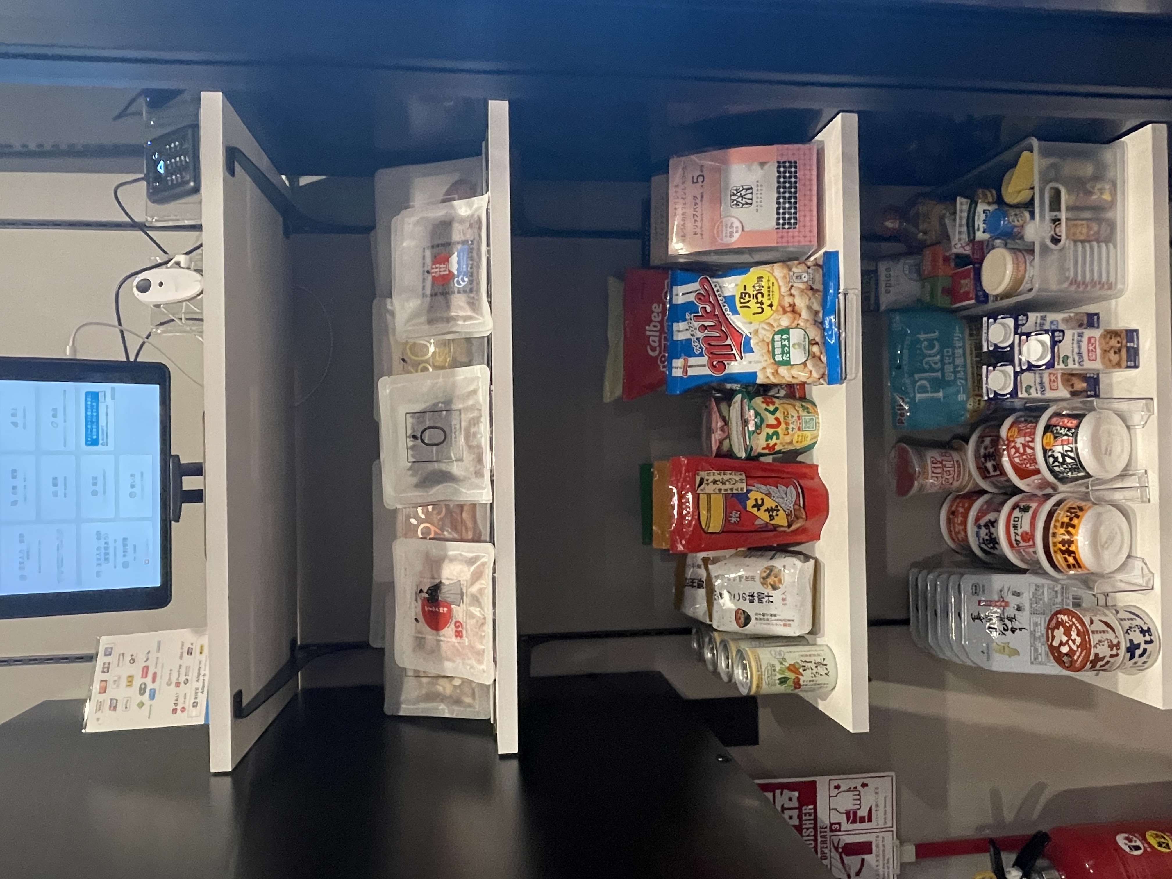 おつまみ、調味料販売コーナー