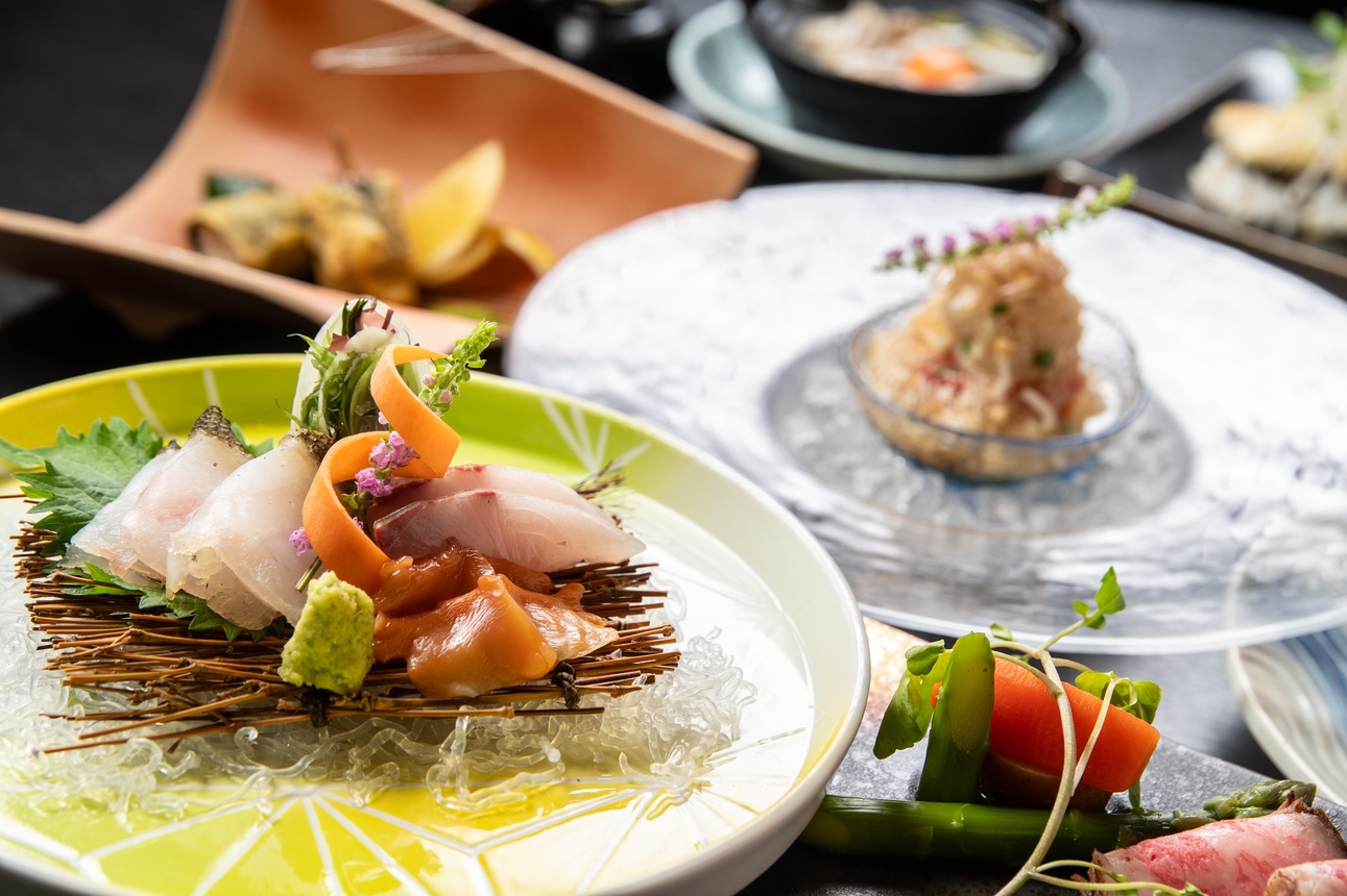 ＜二食付＞夜は『嬉野茶しゃぶと旬菜旬魚スモール懐石コース』＆和の御馳走箱の朝食♪サウナ付大浴場