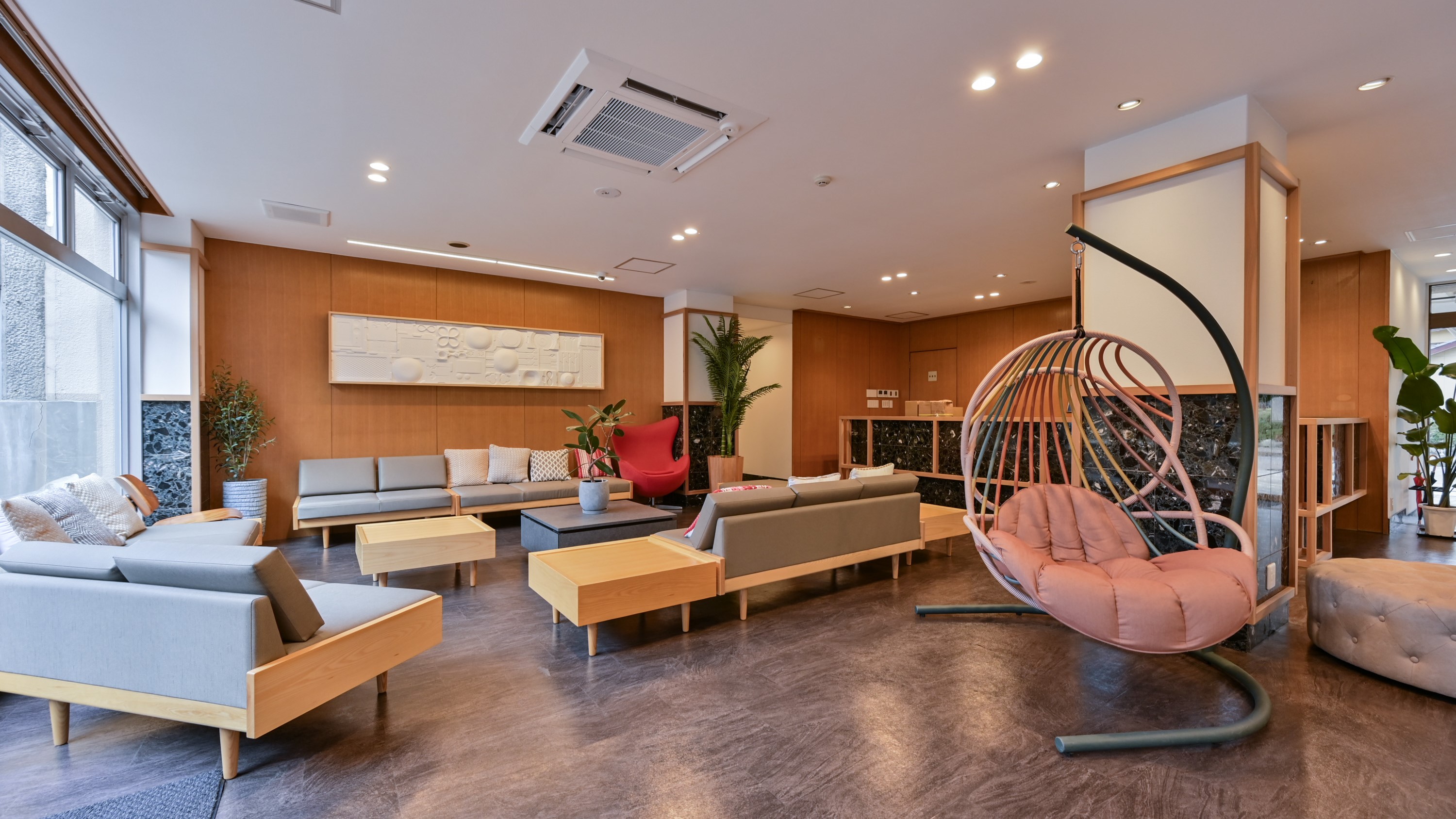 『フリーダイニング＆ロビー』友人同士の語らい場所、食事処、ワークスペース、珈琲無料♪