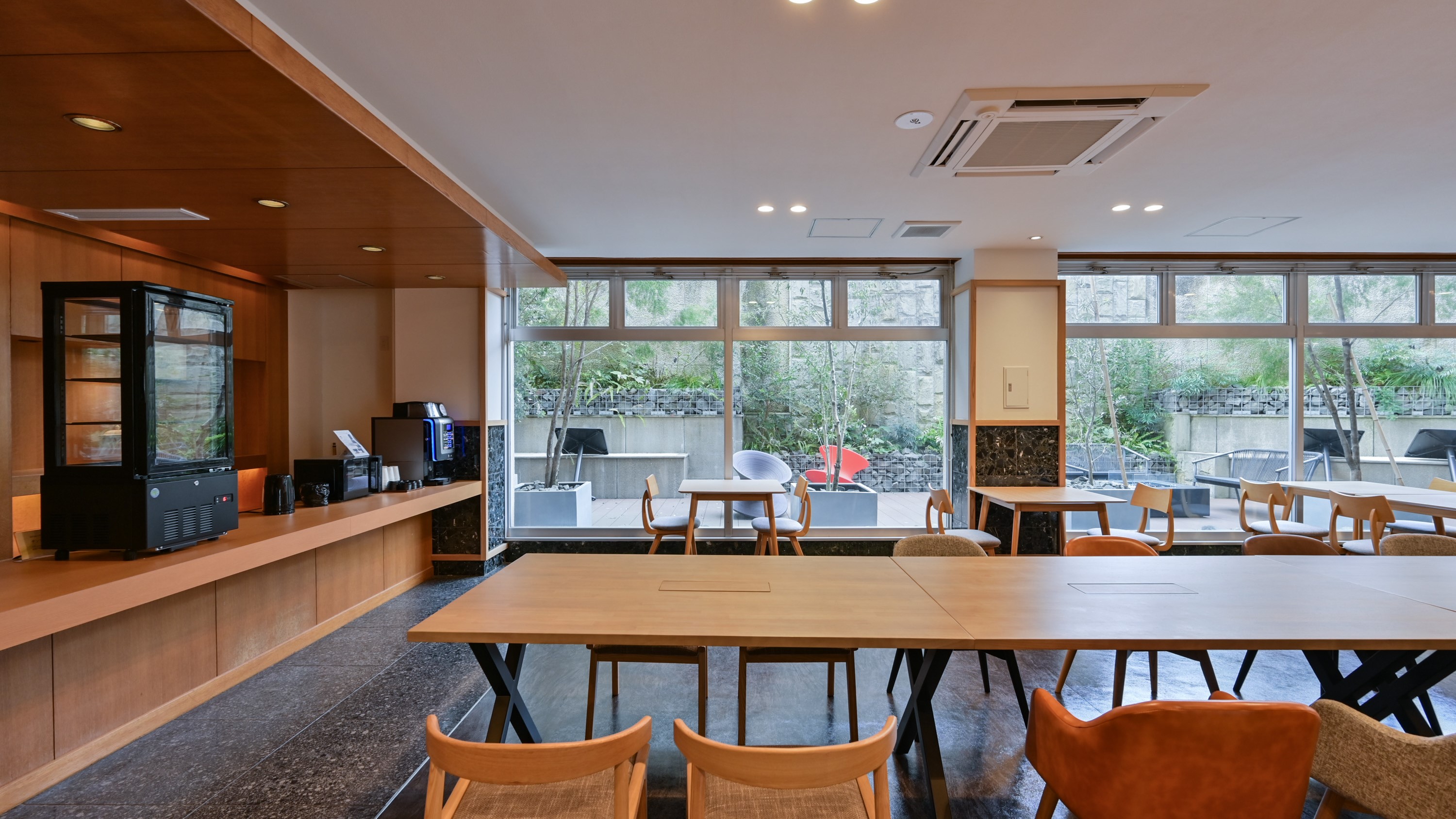 『フリーダイニング＆ロビー』友人同士の語らい場所、食事処、ワークスペース、珈琲無料♪