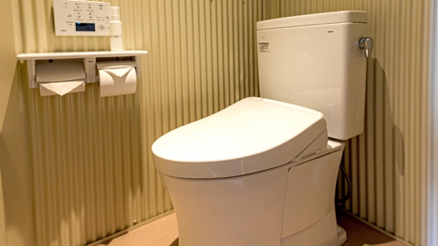共有スペース：洗浄機付きトイレ　男女専用でそれぞれご用意しております