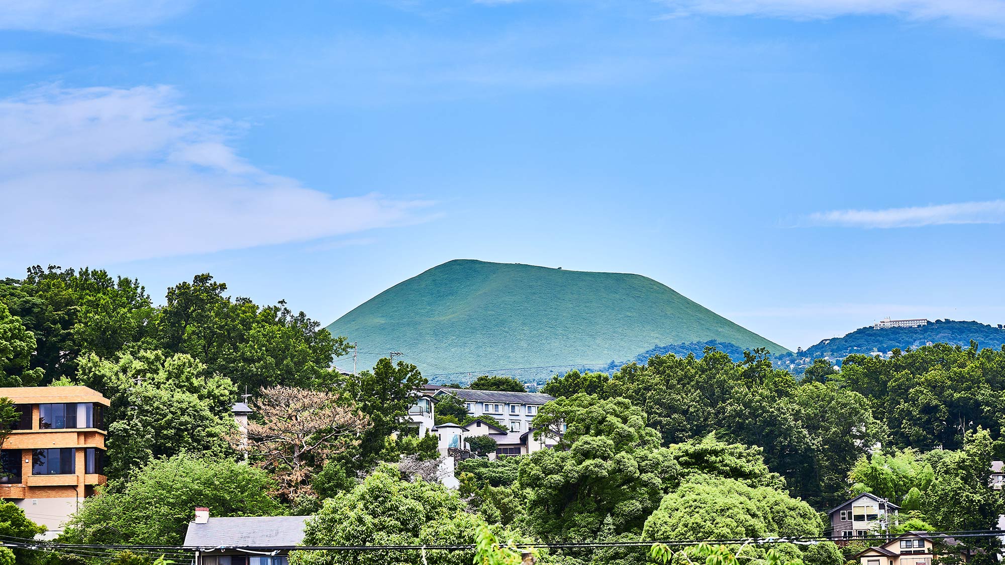 【屋上】おそらテラスからは伊豆のランドマーク大室山が見渡せます。