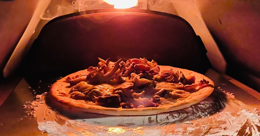 ピザ窯を使ってピザ焼き体験！