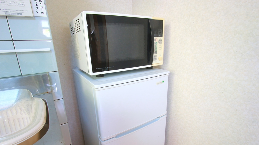 【キッチンスペース】電子レンジや冷蔵庫も完備！