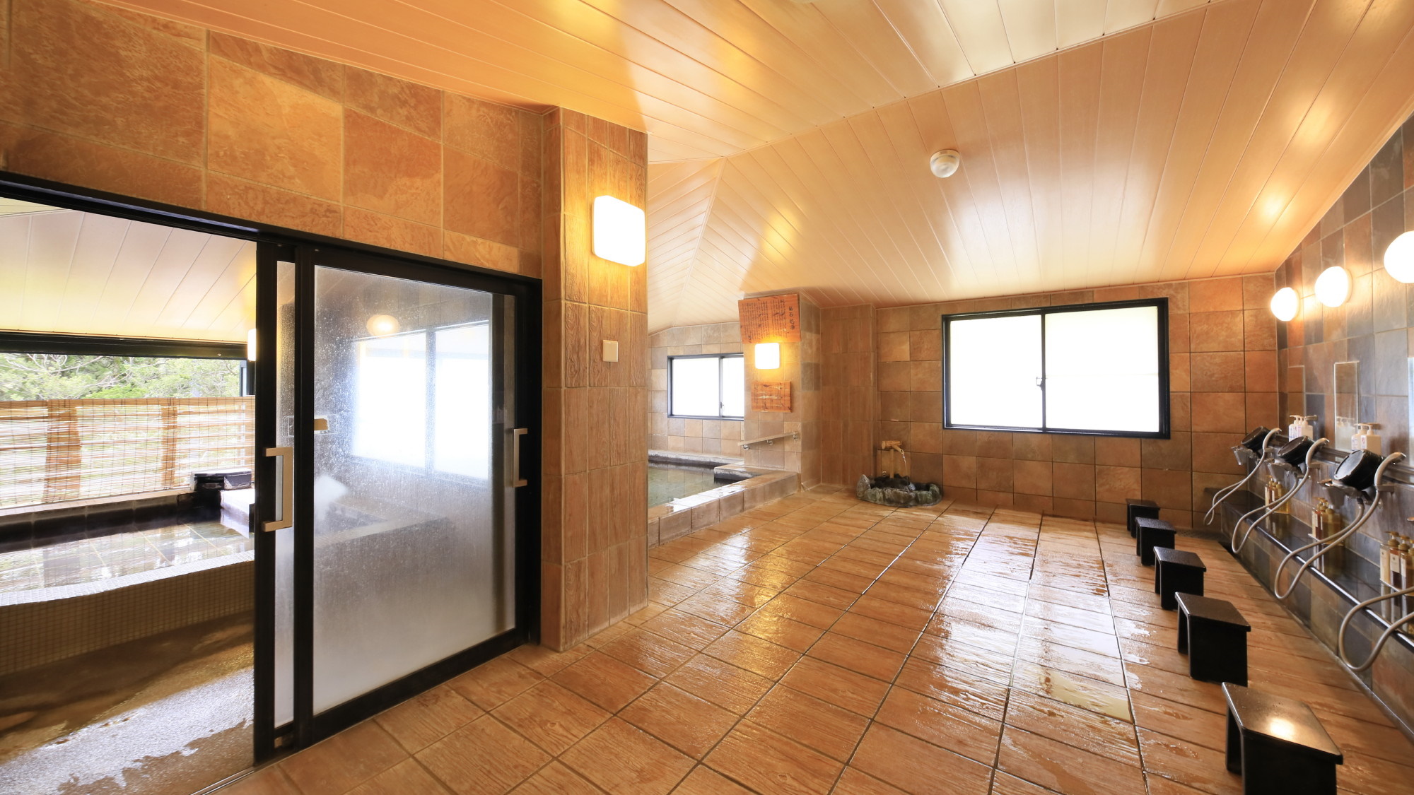 【大浴場】箱根で遊んだ後は温泉で身体を癒してください。
