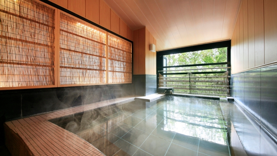 【大浴場】オープンエアーな半外風呂は、露天風呂感覚でご入浴頂けます。