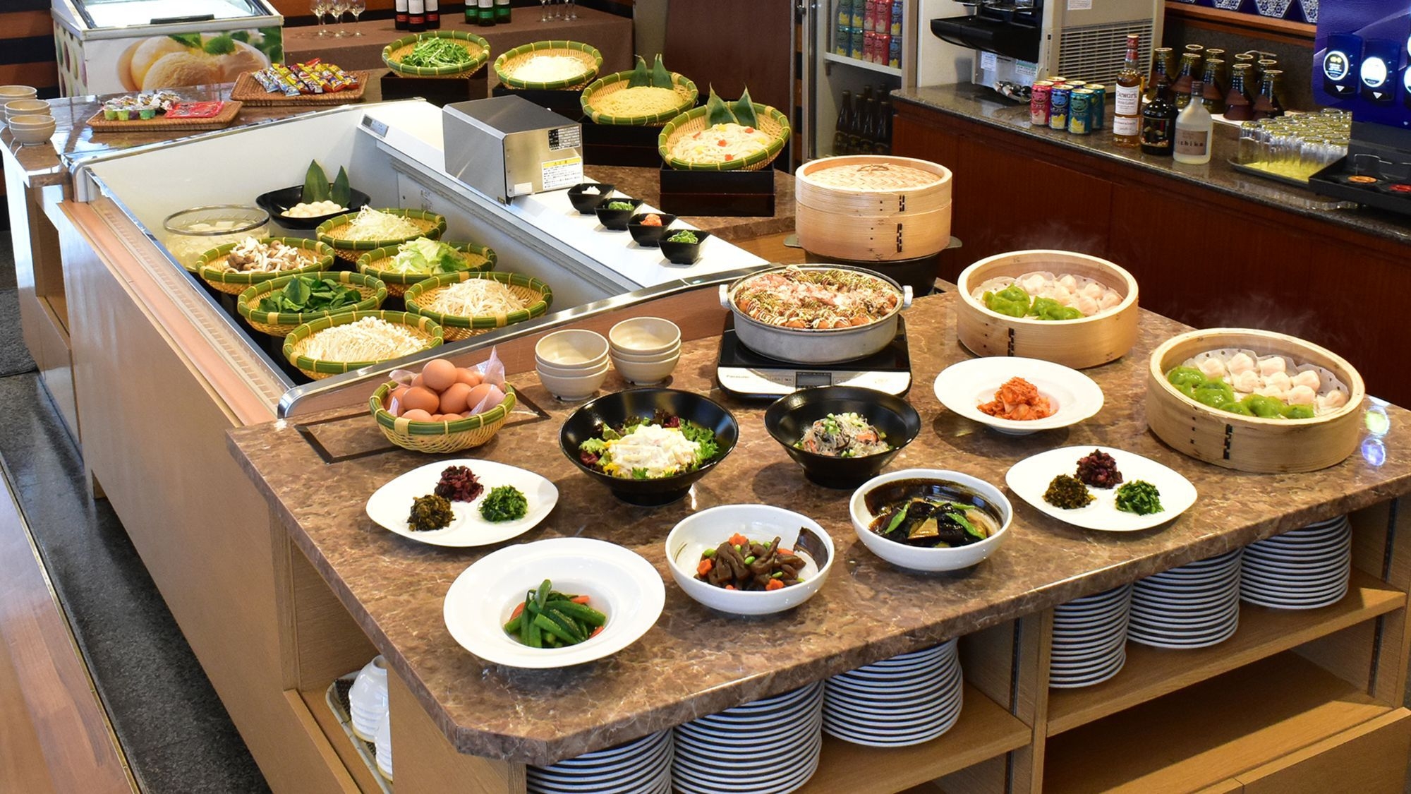 和牛しゃぶしゃぶ食べ放題 + おばんざい風大皿料理［18:00開始／100分制］＋朝食ブッフェ付