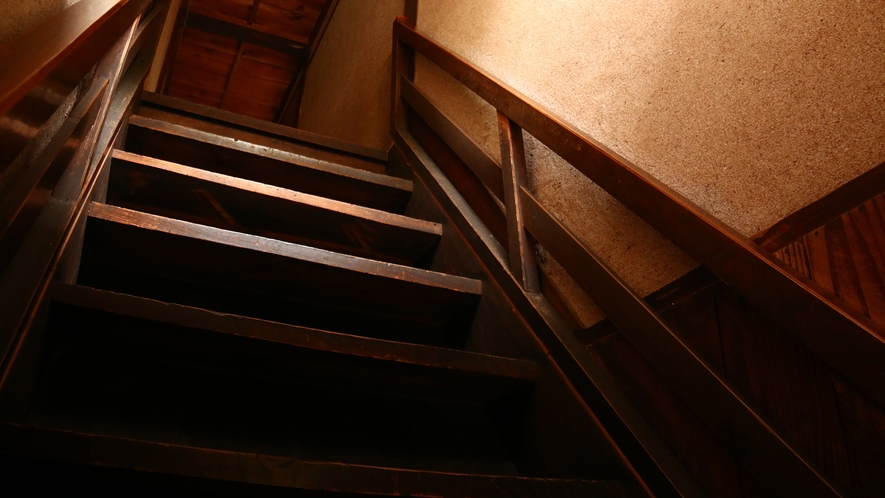 【イメージ】　昔ながらの階段ですのでごゆっくりお登りください。