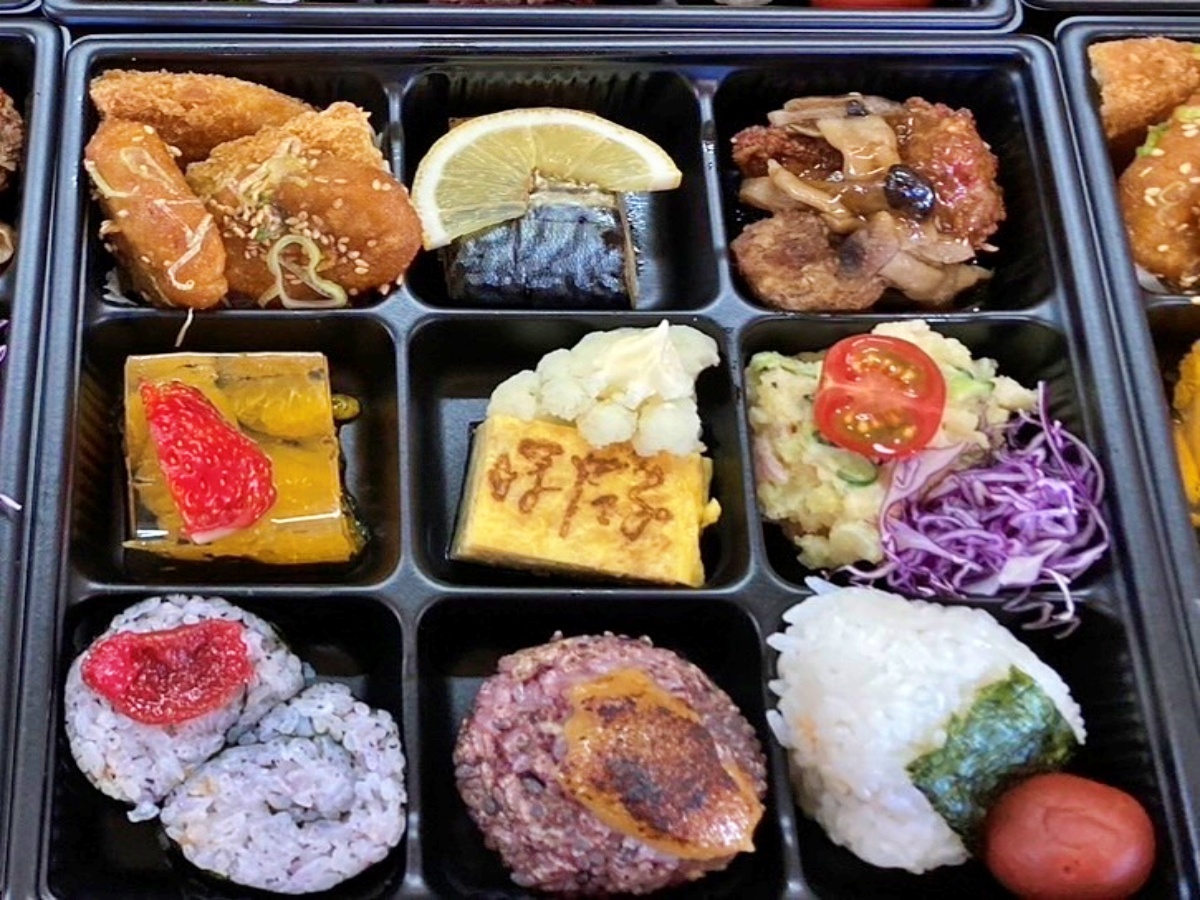 おにぎり弁当