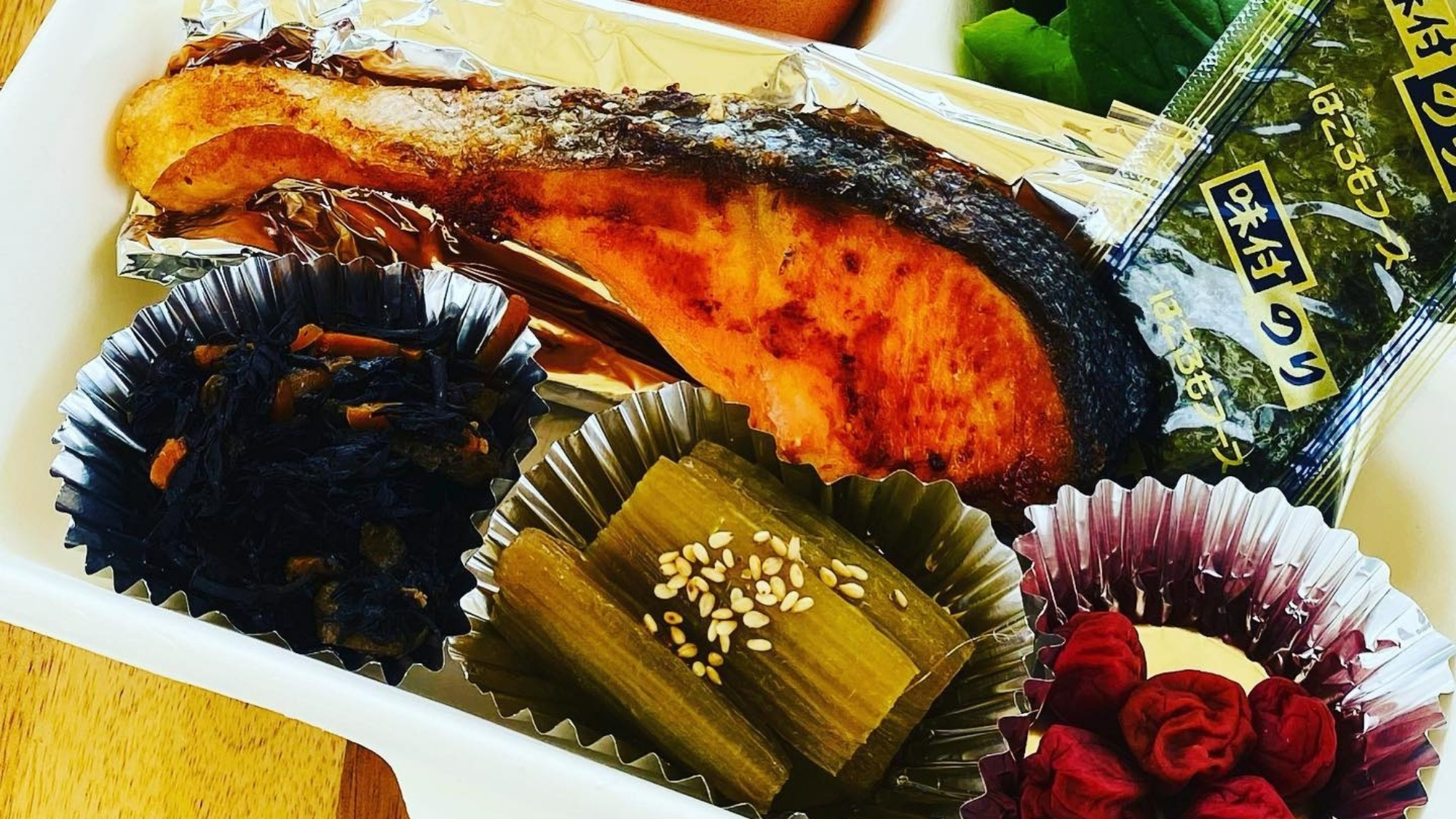 朝食 和食イメージ  メスティンで炊いたご飯に日替わり副菜