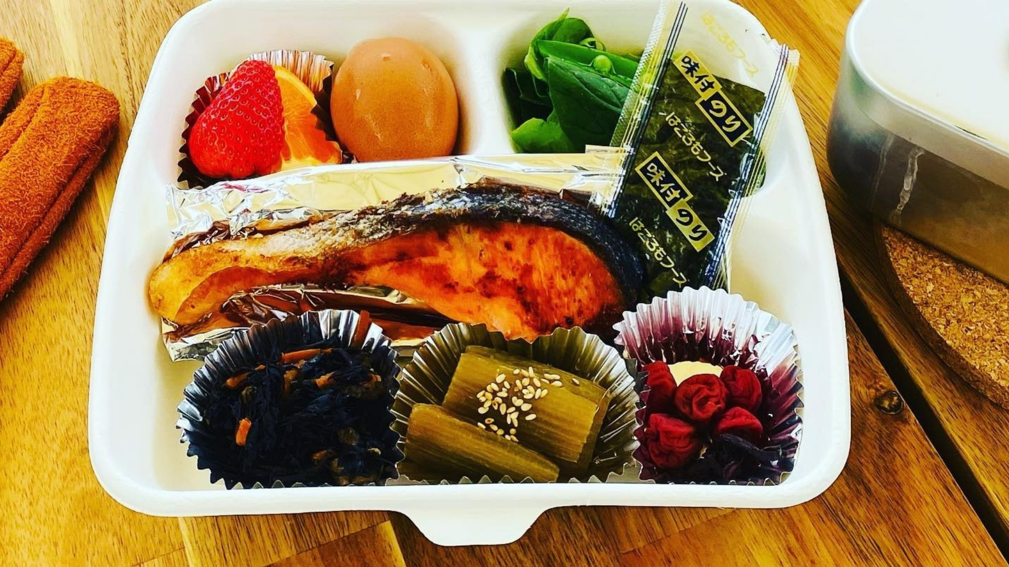 朝食 和食イメージ  メスティンで炊いたご飯に日替わり副菜