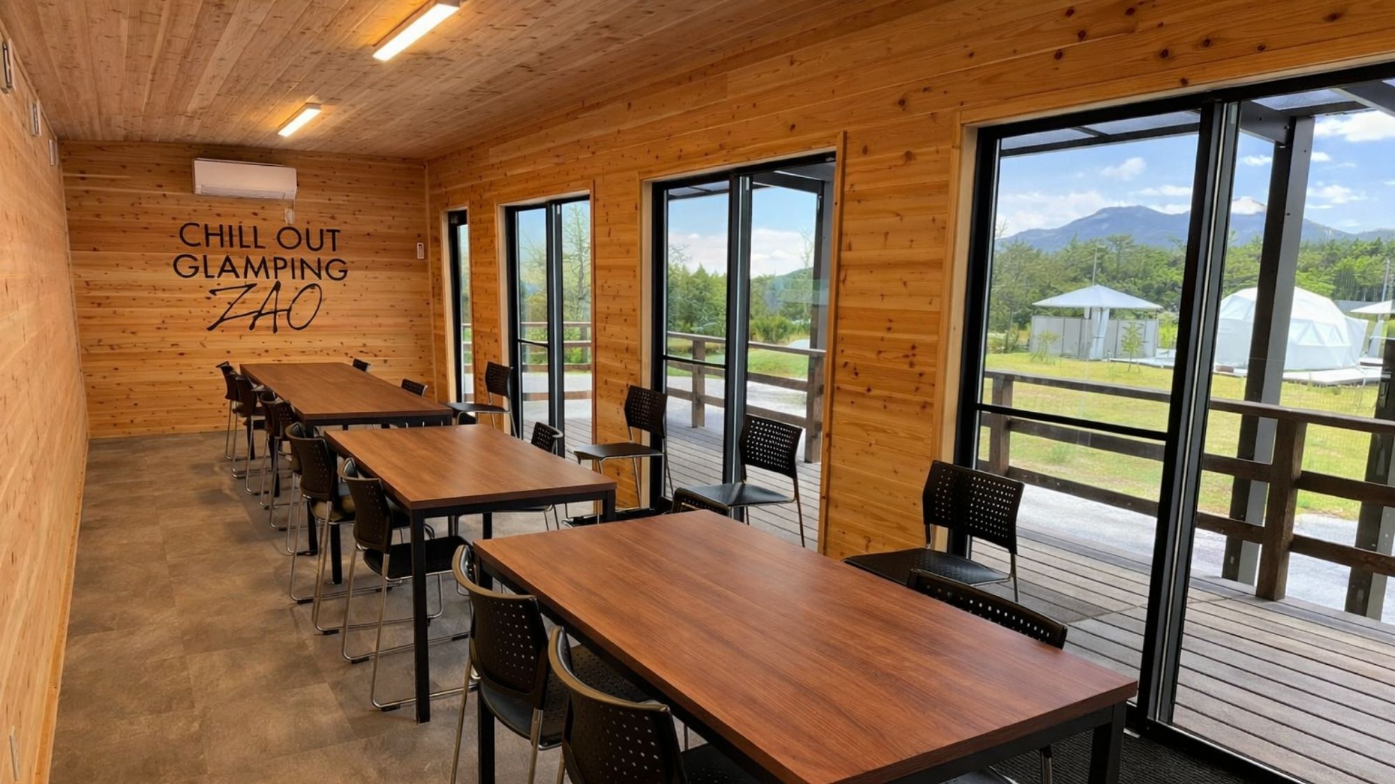 トレーラーハウス内観①