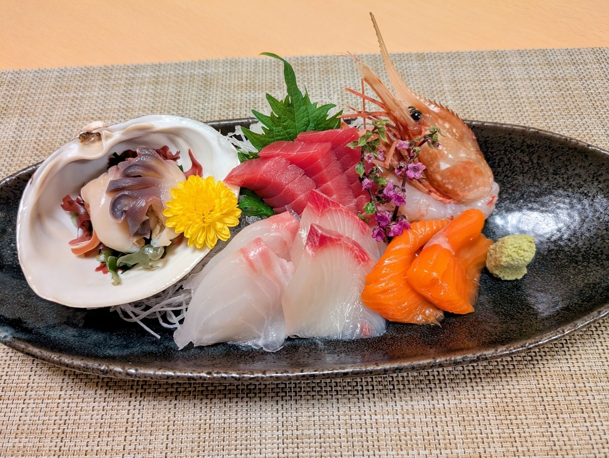 【2食付】美酒美食☆厳選お造り盛合せ×日高見牛朴葉焼き×ハーフバイキング☆24時間飲み放題付き