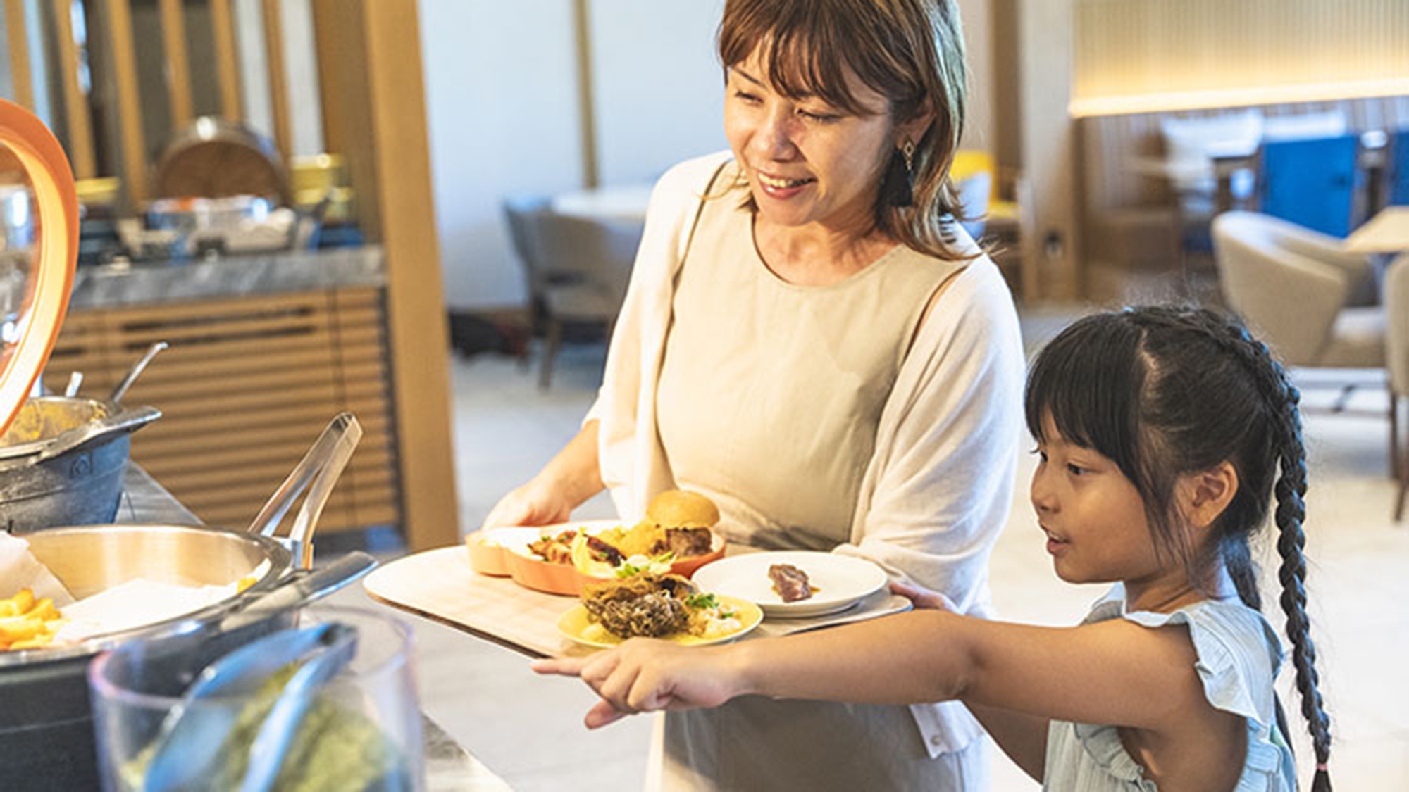 【朝食ビュッフェ】沖縄料理や和食・洋食など国際色豊かな料理をお楽しみいただけます。※イメージ