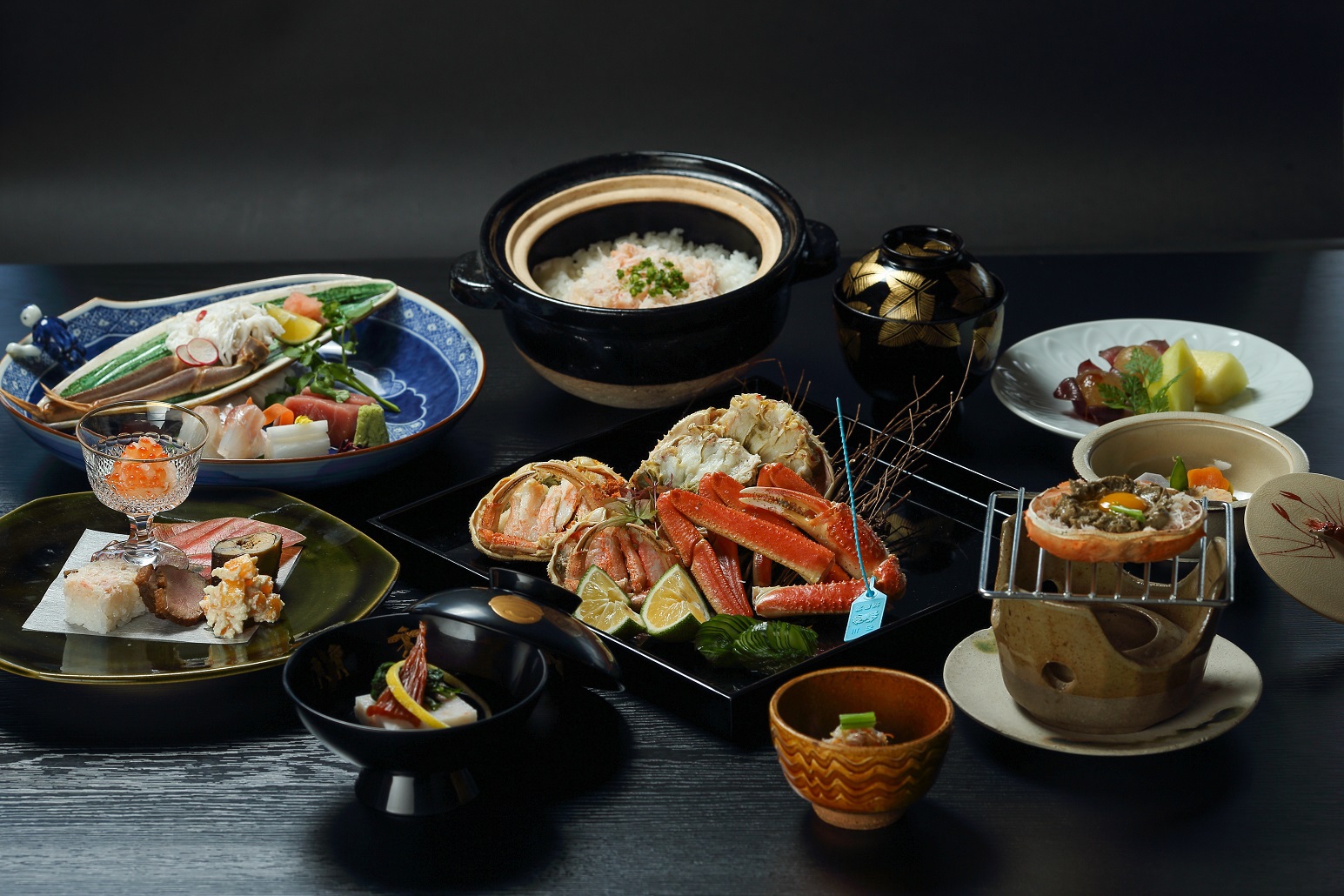 ずわい蟹と甲箱蟹をふんだんに使用した今だけの蟹尽くし懐石料理プラン