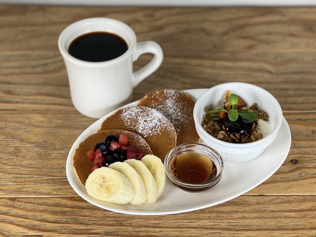 CAFE SEA DAYS  さん　当施設並びの「北条海岸沿い」にあるお店です。