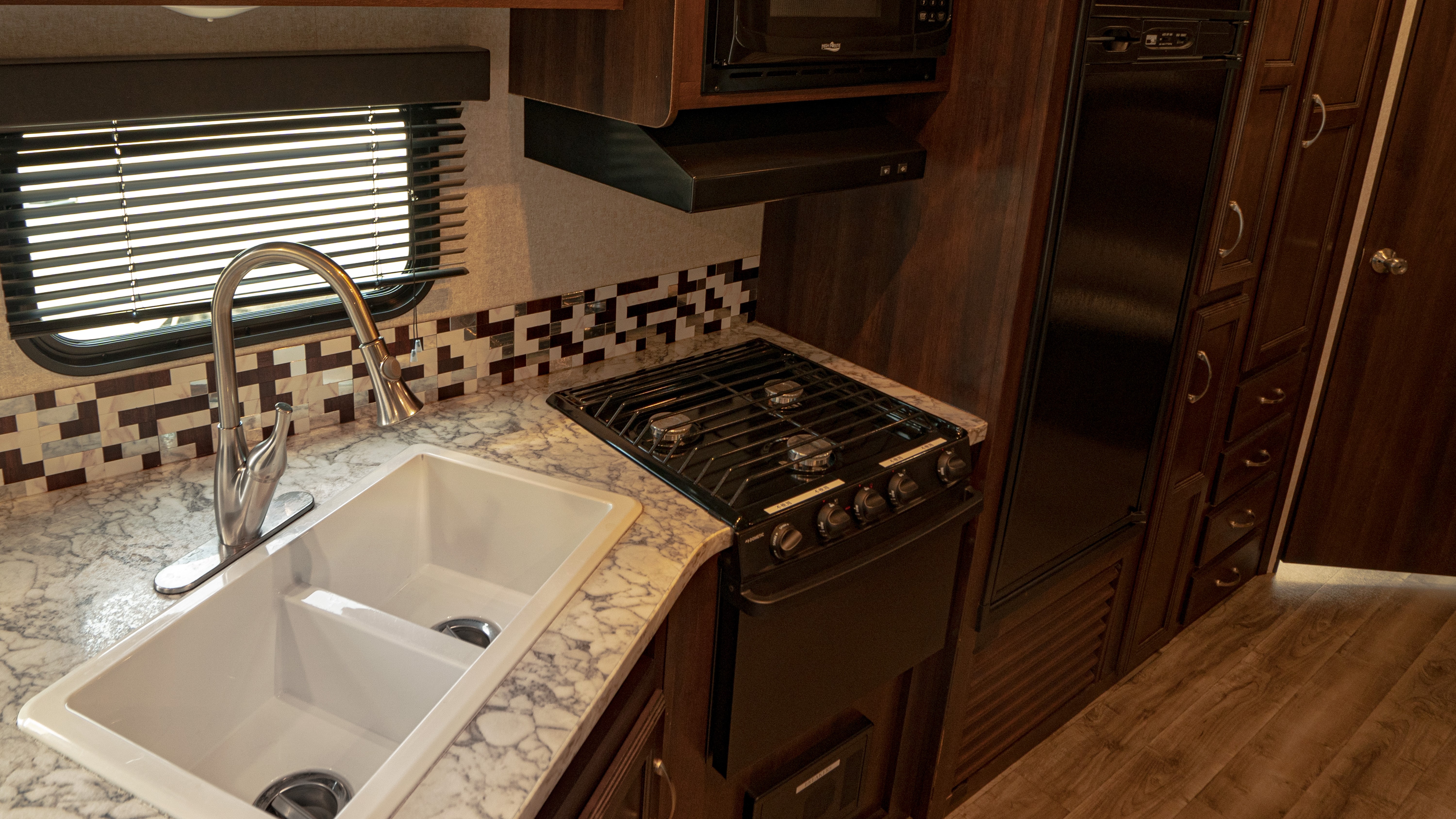 【TRAILER-A】ジャグジー付ヴィラ／キッチンや冷蔵庫も備え付けてあり、連泊に最適です（棟一例）