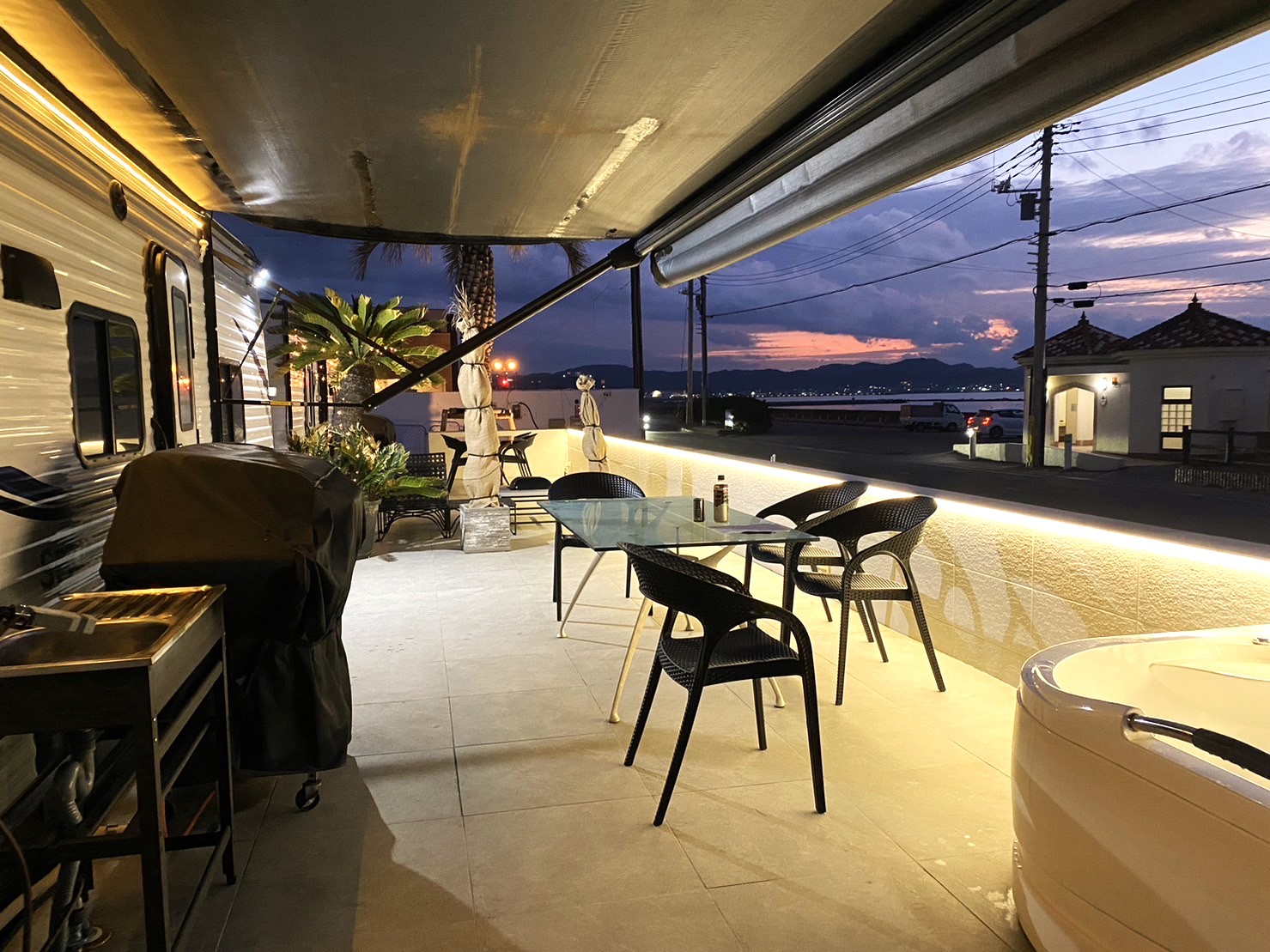 プライスレスなサンセットタイム、お酒を飲みながらのご夕食BBQはいかがでしょうか？