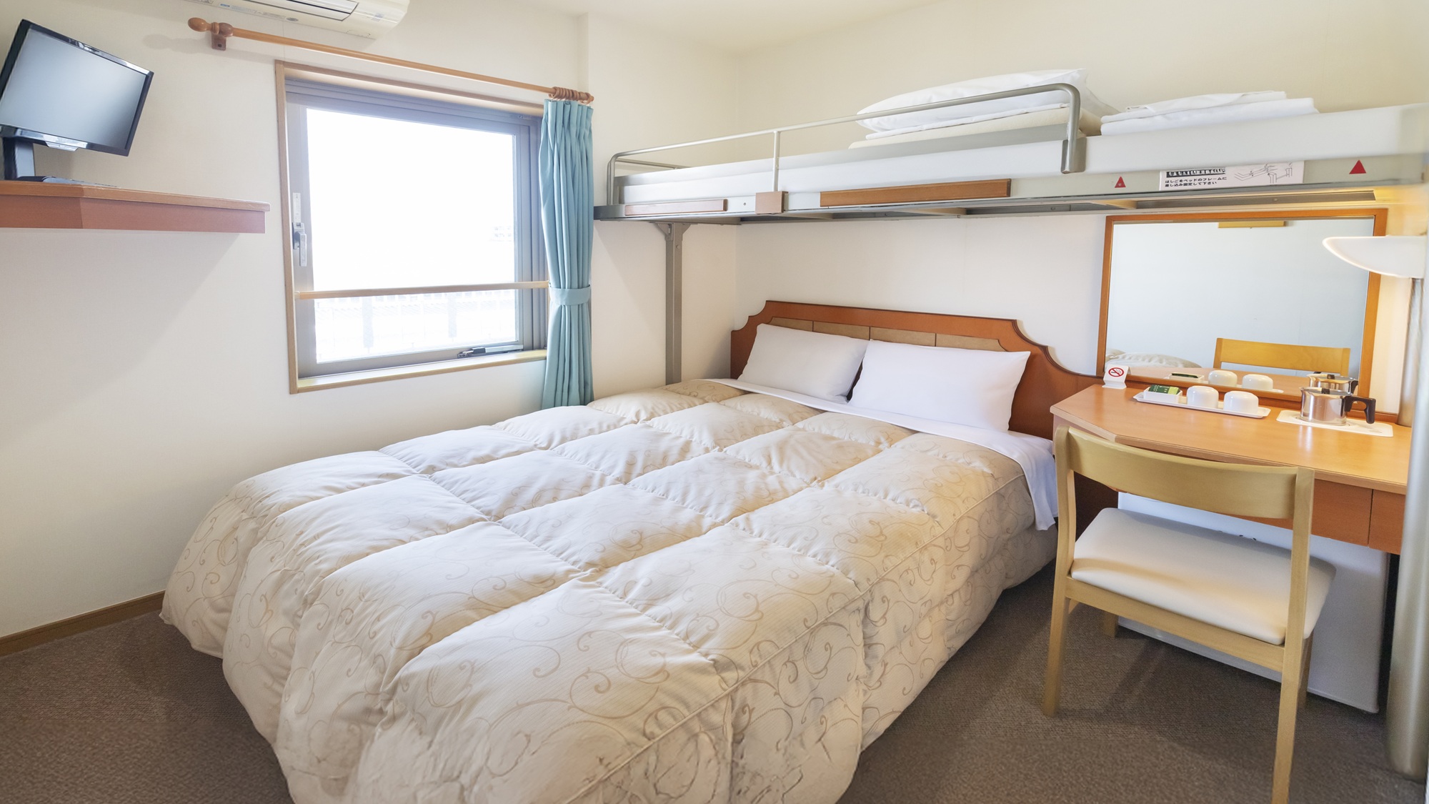 ダブルルーム(ロフト付き)のお部屋です。1名様から3名様までご利用いただけます。