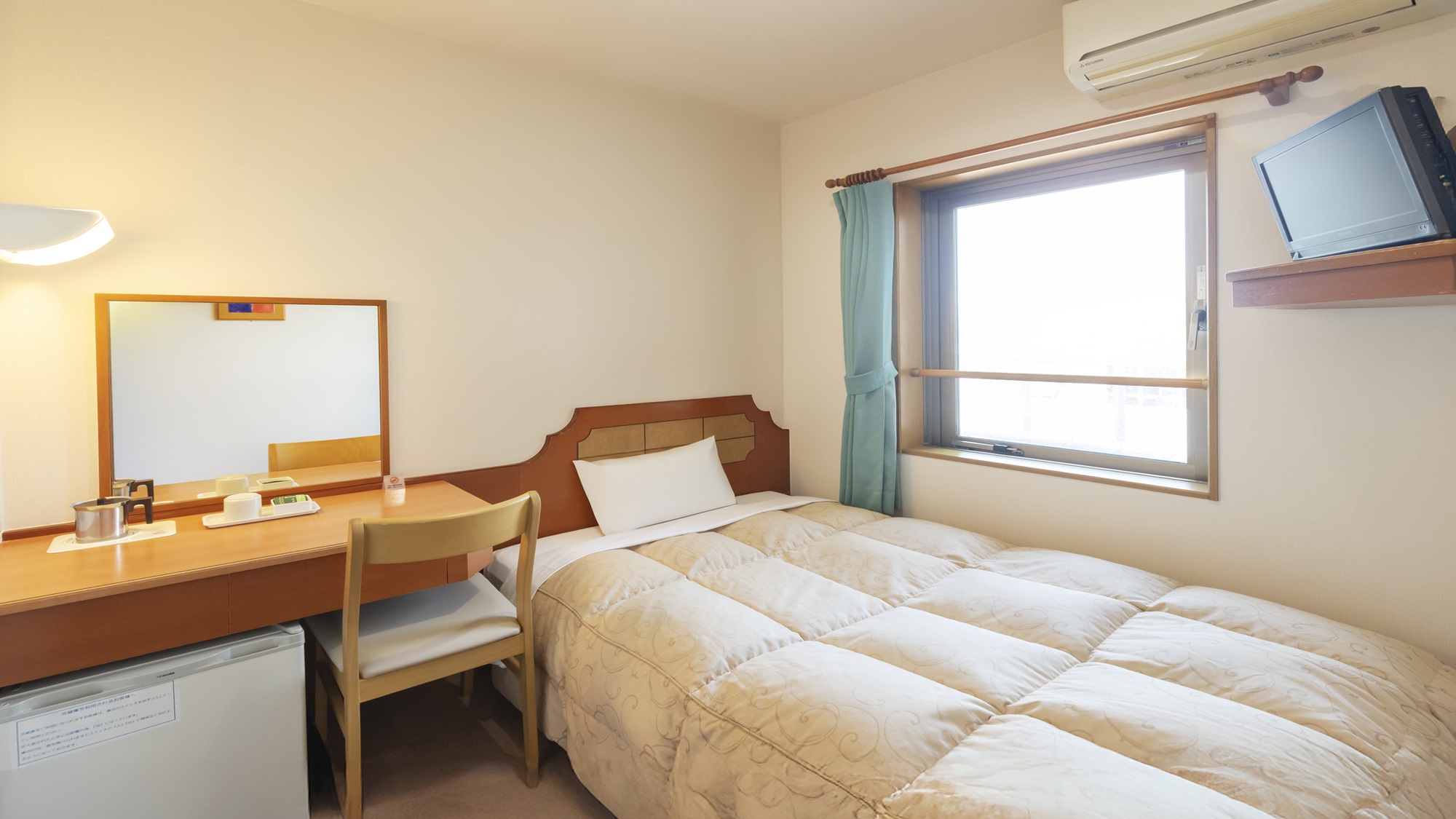 どのお部屋も40デシベル以下（図書館レベル）でとても静か 。電車の音も隣室も気にならずぐっすりとお休みいただけます。