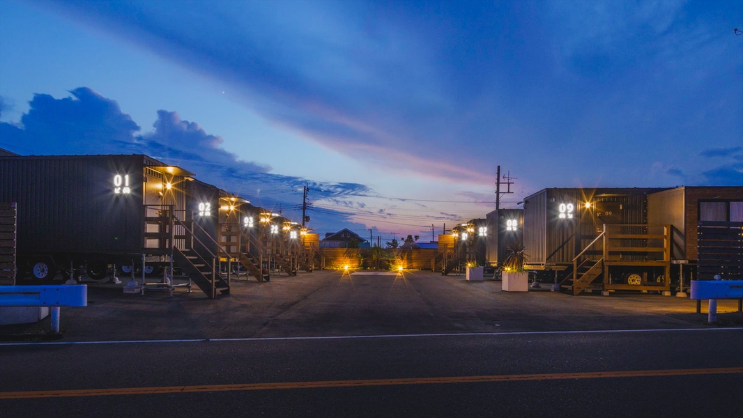 【連泊割】2連泊以上のご予約限定│東浪見海岸まで徒歩1分のトレーラー・グランピング施設(素泊り)